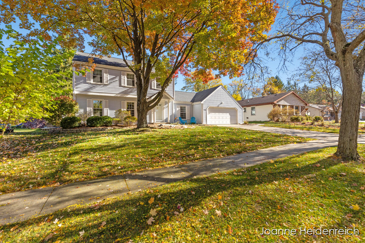 2526 Birchcrest Drive Se Property Photo 3