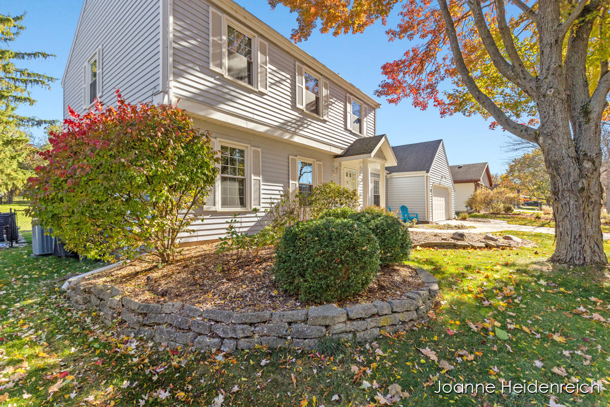 2526 Birchcrest Drive Se Property Photo 4