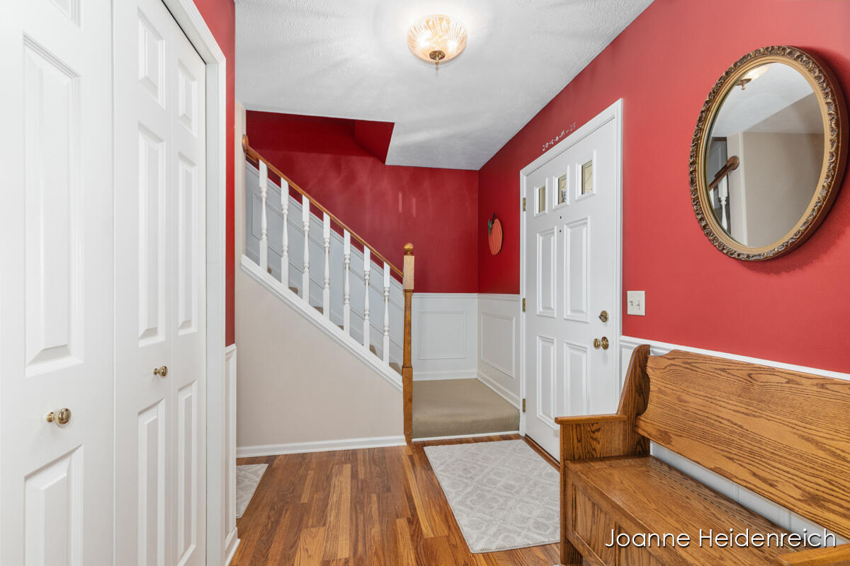 2526 Birchcrest Drive Se Property Photo 5