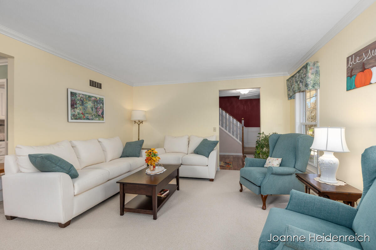 2526 Birchcrest Drive Se Property Photo 6