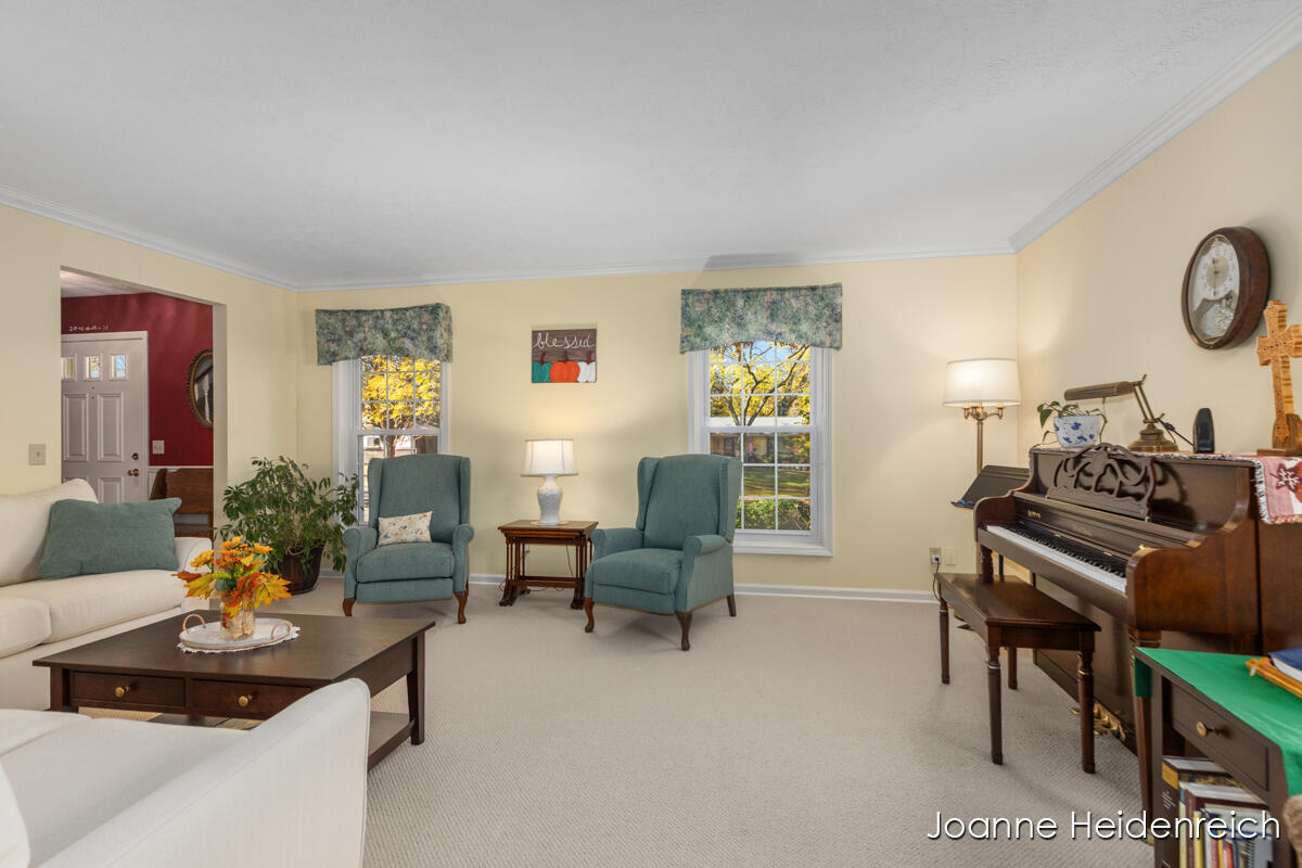 2526 Birchcrest Drive Se Property Photo 7