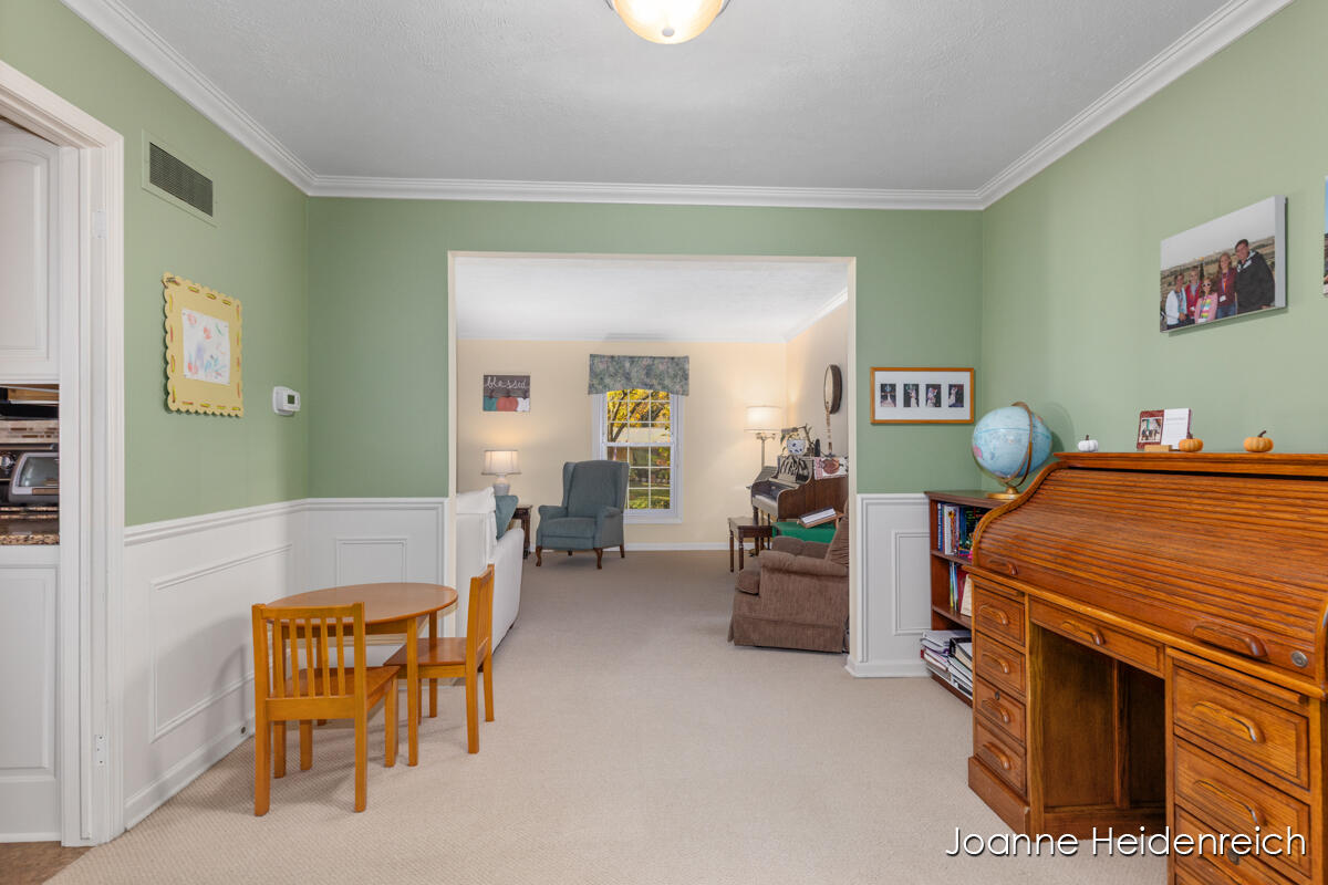 2526 Birchcrest Drive Se Property Photo 9