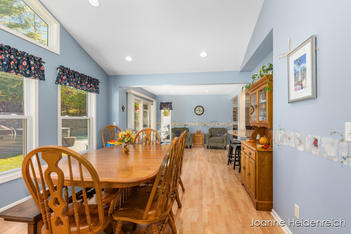 2526 Birchcrest Drive Se Property Photo 12