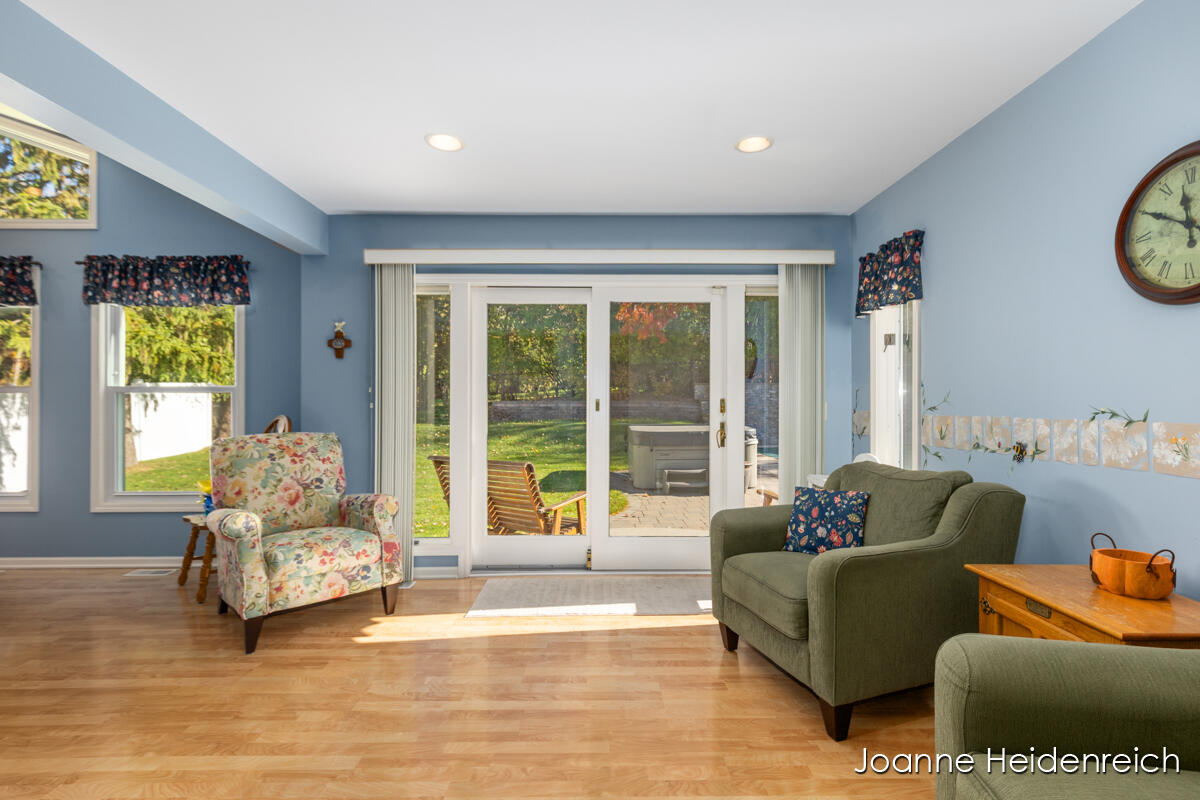 2526 Birchcrest Drive Se Property Photo 14