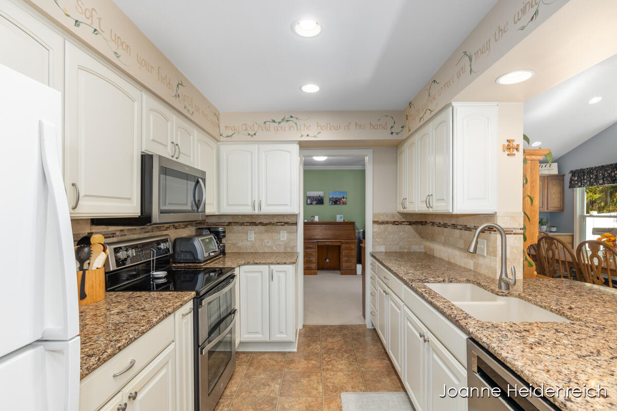 2526 Birchcrest Drive Se Property Photo 16