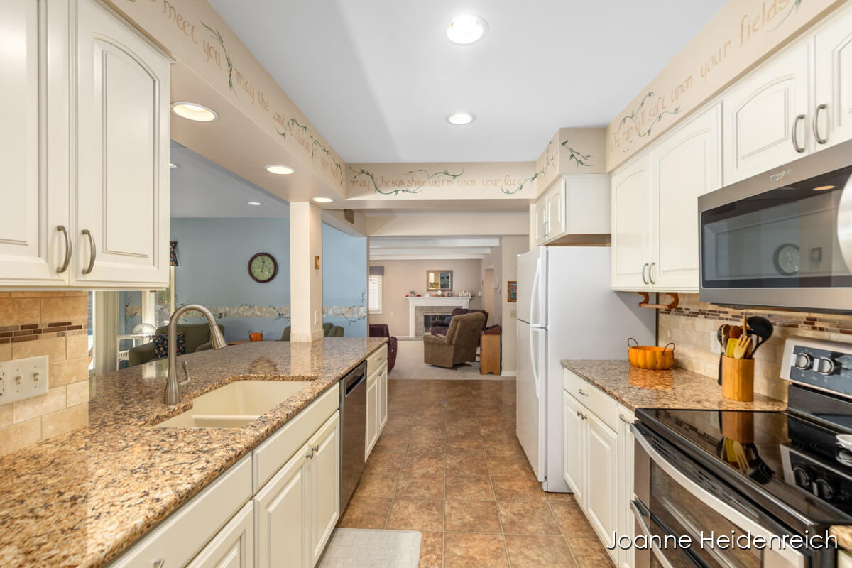 2526 Birchcrest Drive Se Property Photo 18