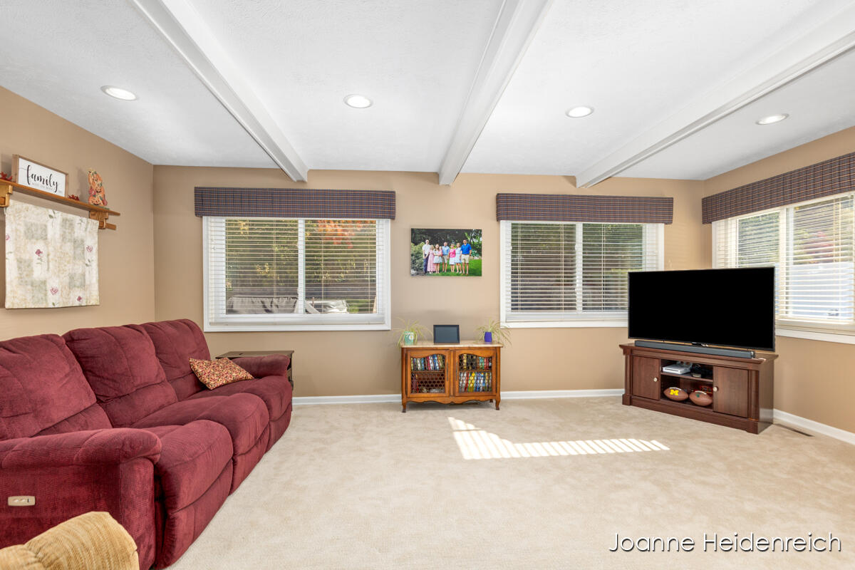 2526 Birchcrest Drive Se Property Photo 20