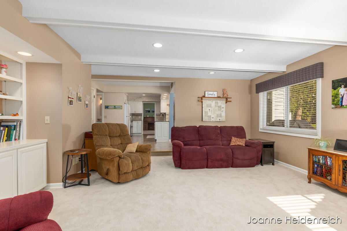 2526 Birchcrest Drive Se Property Photo 21