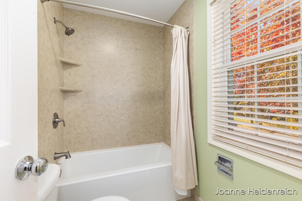 2526 Birchcrest Drive Se Property Photo 28