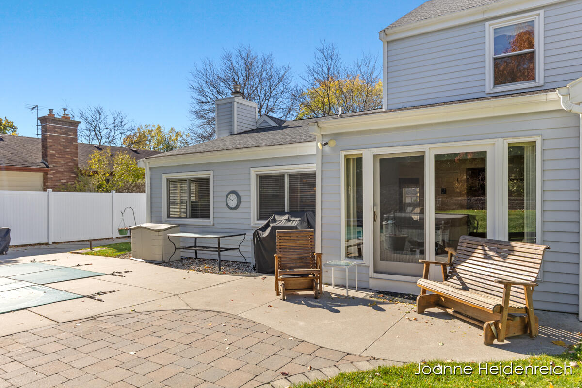 2526 Birchcrest Drive Se Property Photo 37