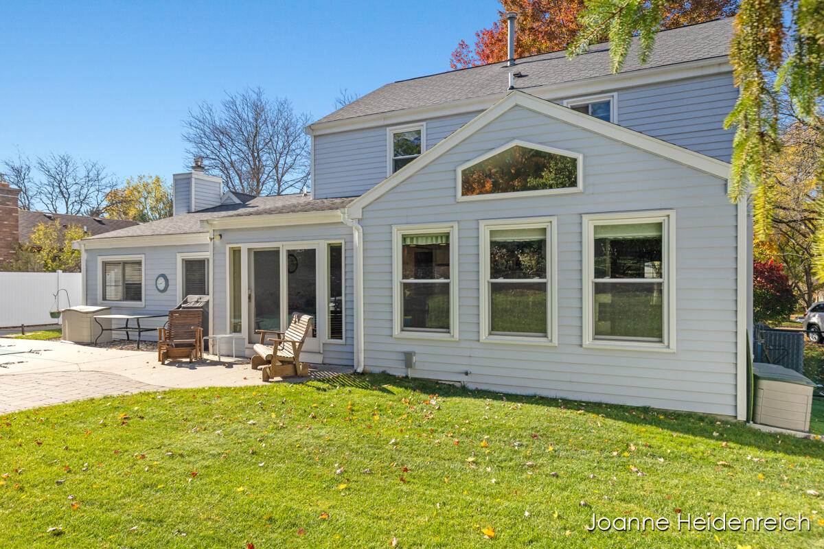 2526 Birchcrest Drive Se Property Photo 38