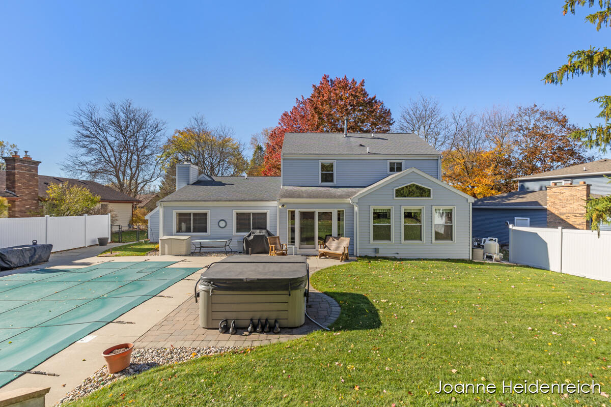 2526 Birchcrest Drive Se Property Photo 40