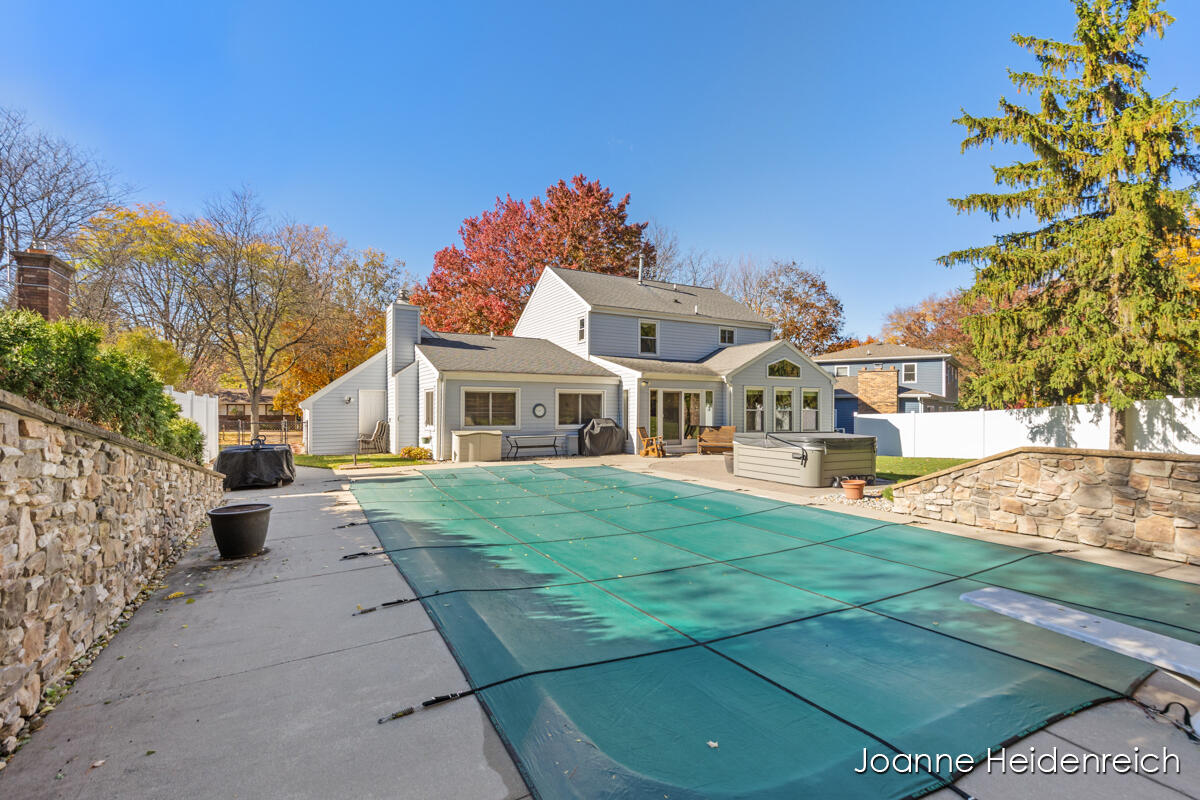 2526 Birchcrest Drive Se Property Photo 41