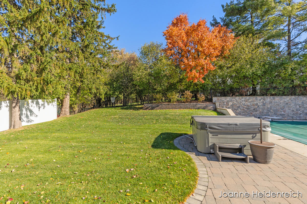 2526 Birchcrest Drive Se Property Photo 43