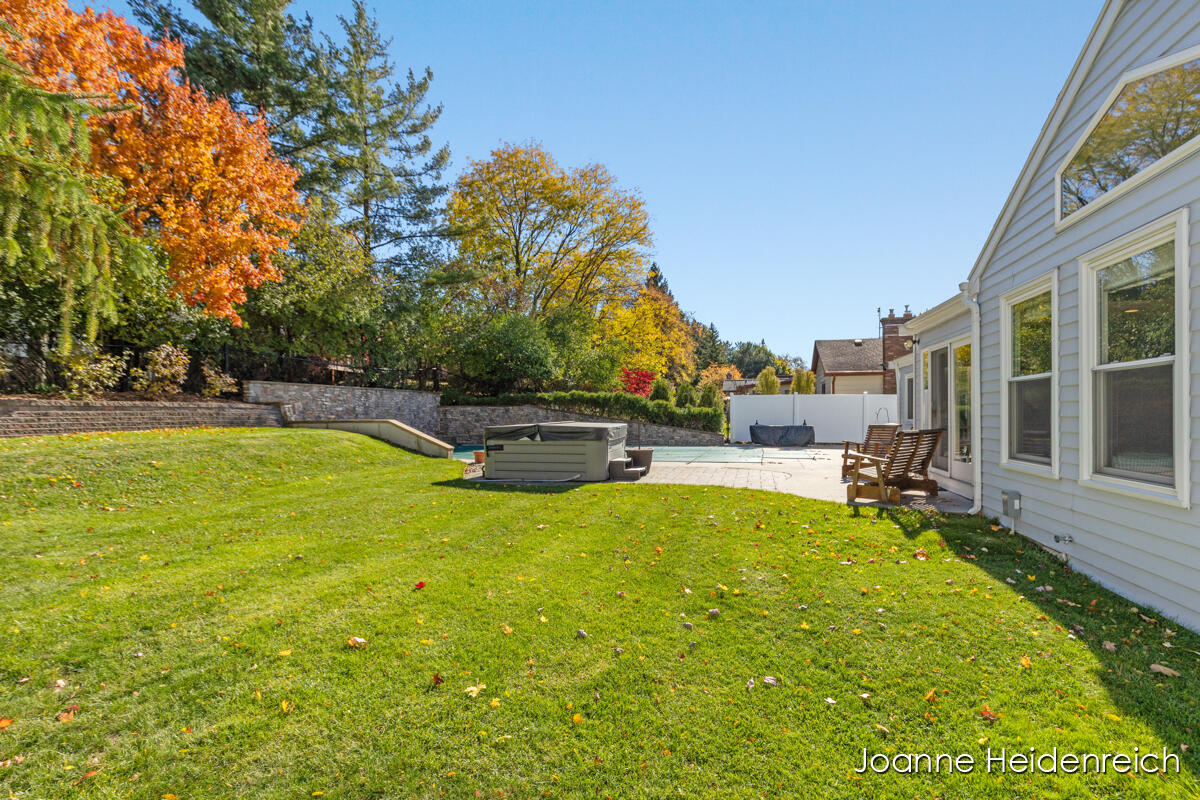 2526 Birchcrest Drive Se Property Photo 44