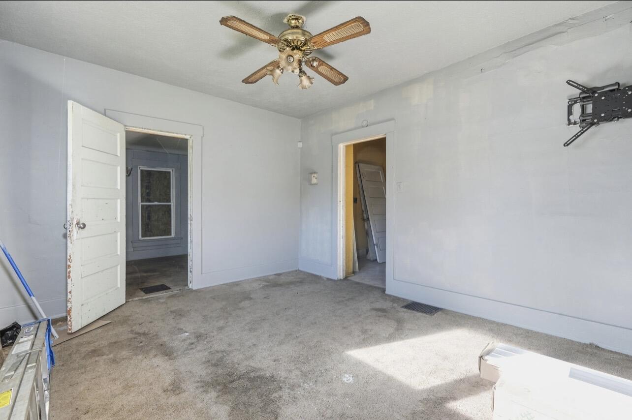 1096 Pearl Street Property Photo 3
