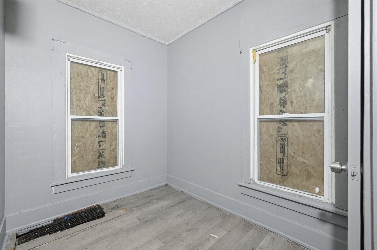1096 Pearl Street Property Photo 6