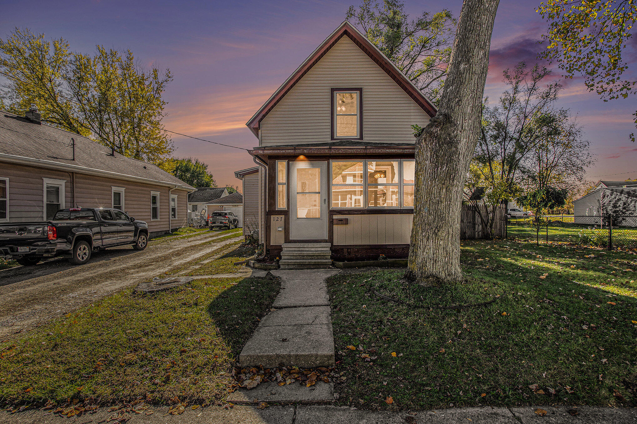 127 W Argyle Street Property Photo 1