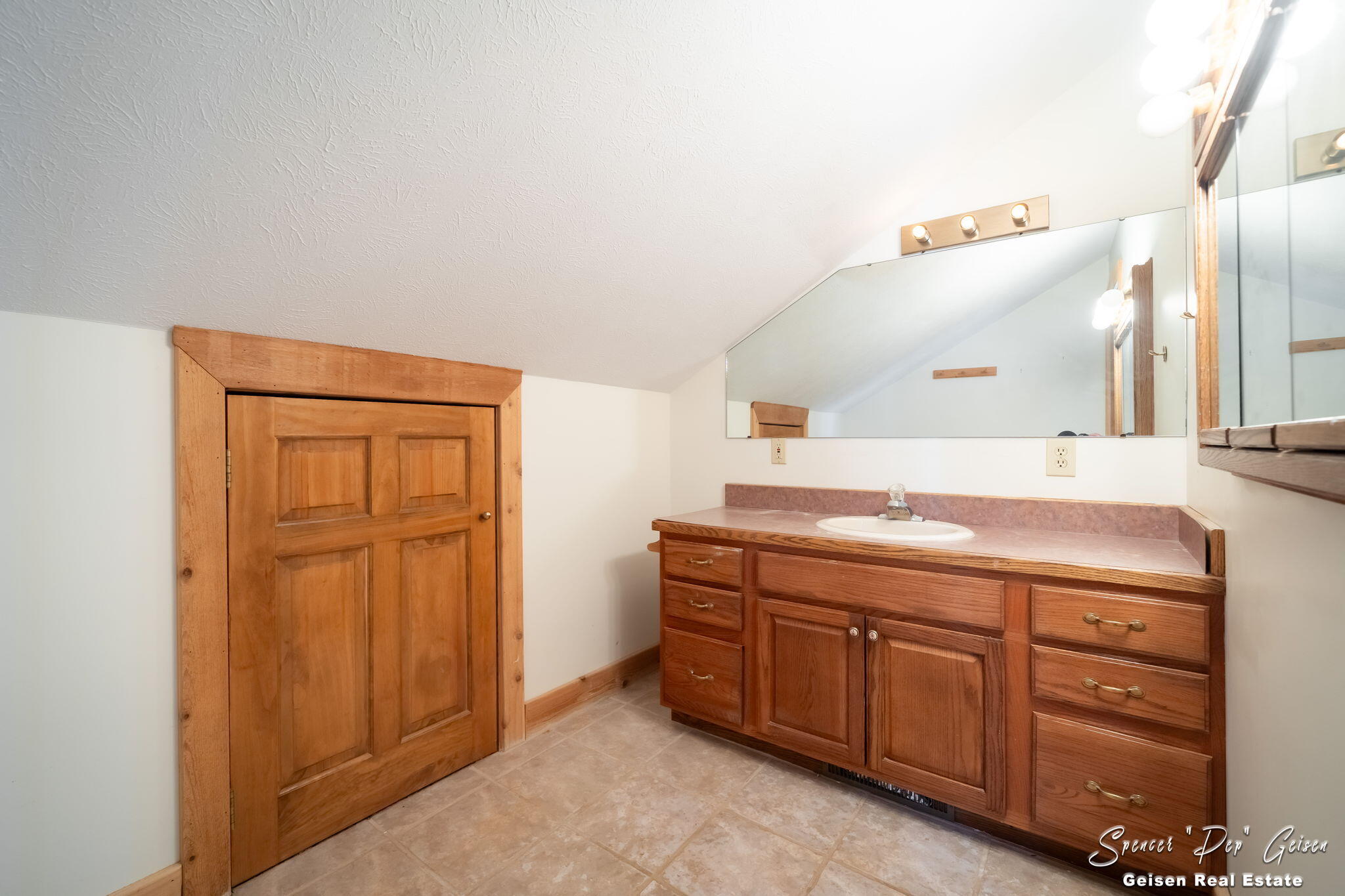 8591 Hidden Trail Property Photo 44