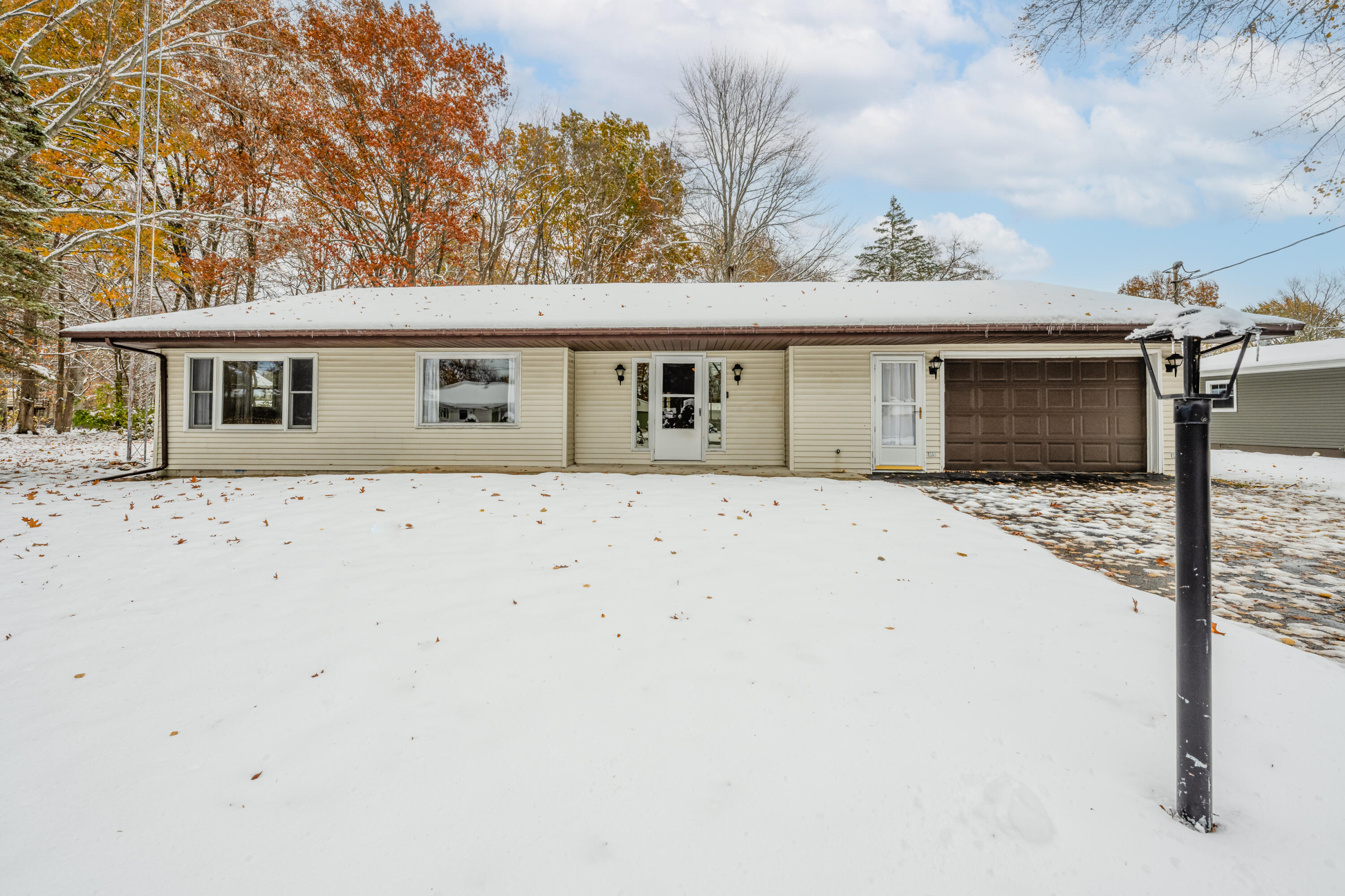 5081 Woodward Avenue Property Photo 2