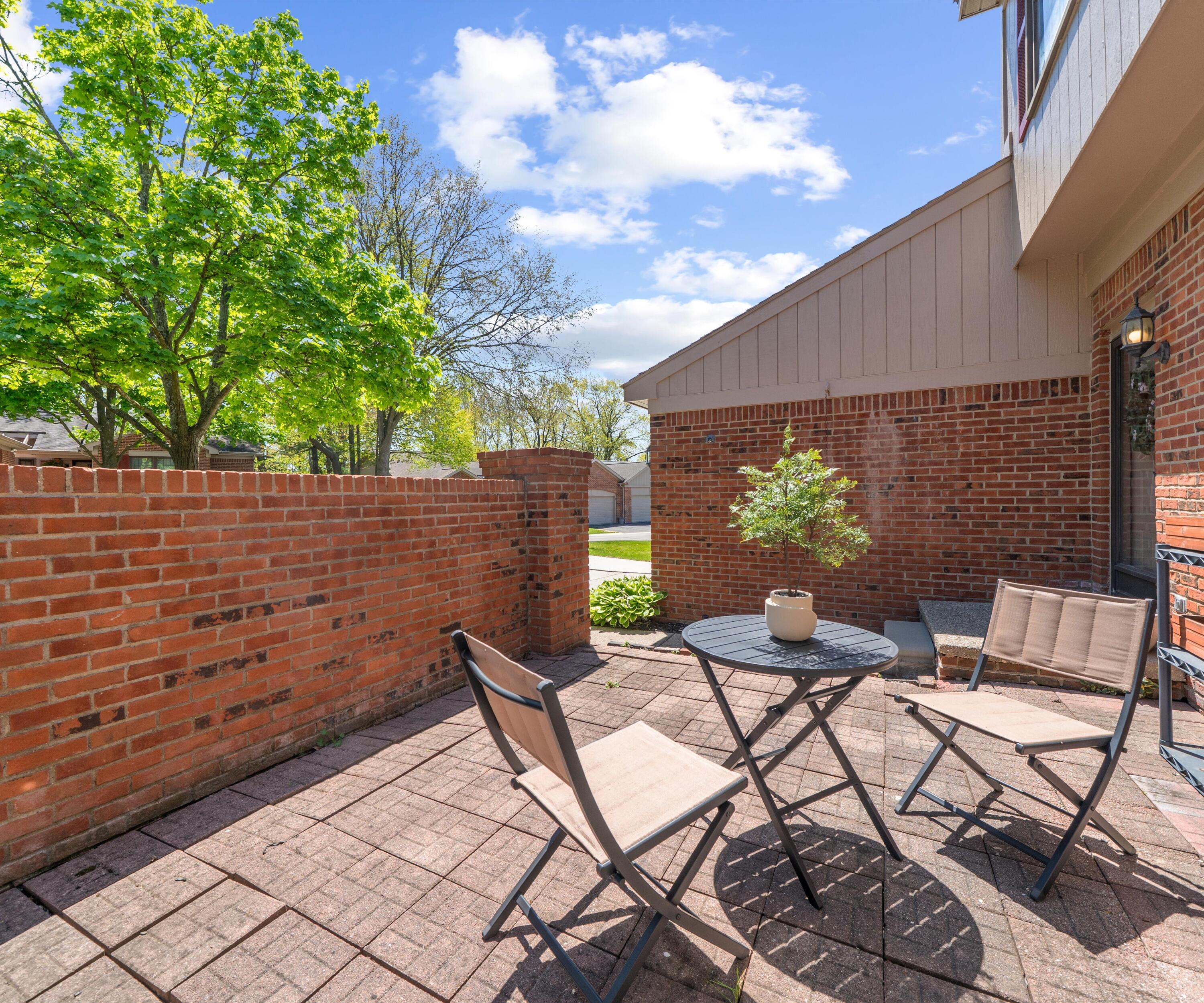 7288 Danbrooke Court Property Photo 4