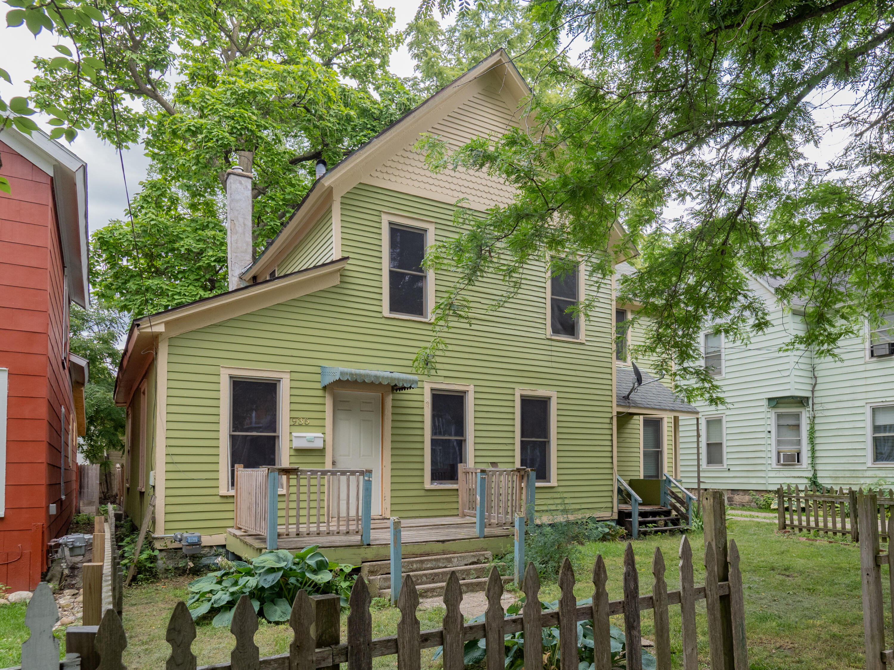 935 Osborne Street Property Photo 1