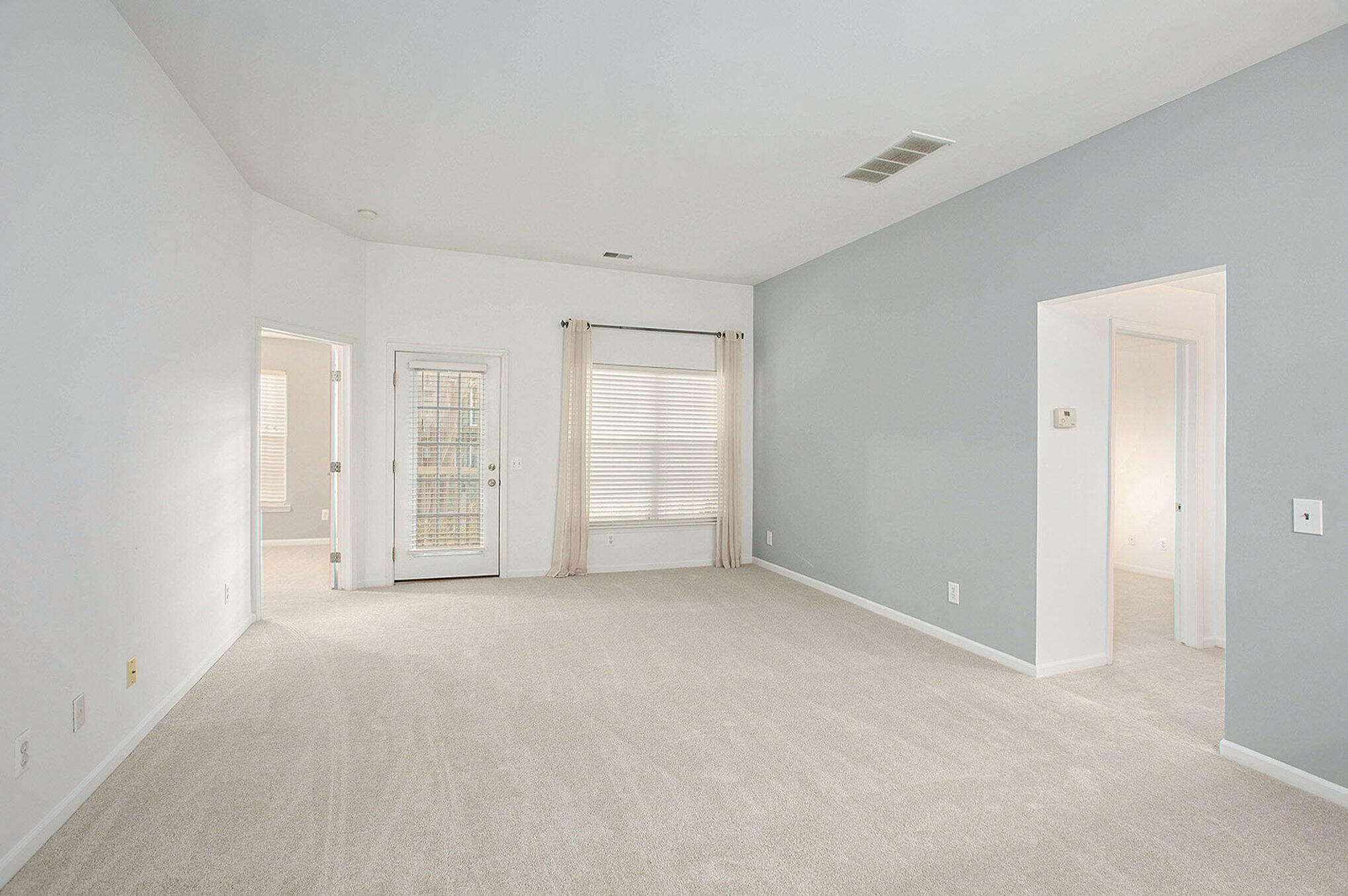 2768 S Knightsbridge Circle Property Photo 4