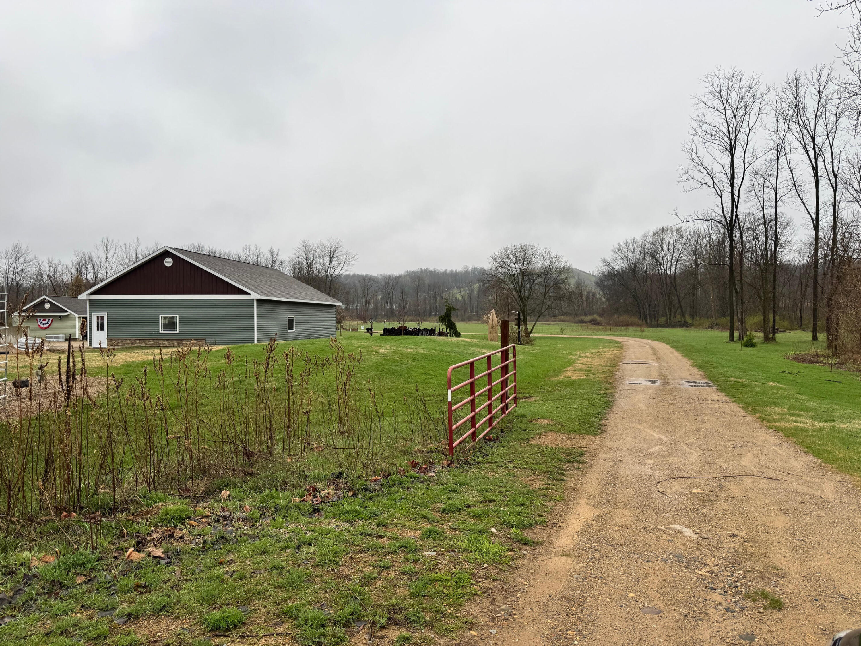 722 River Road Property Photo 2