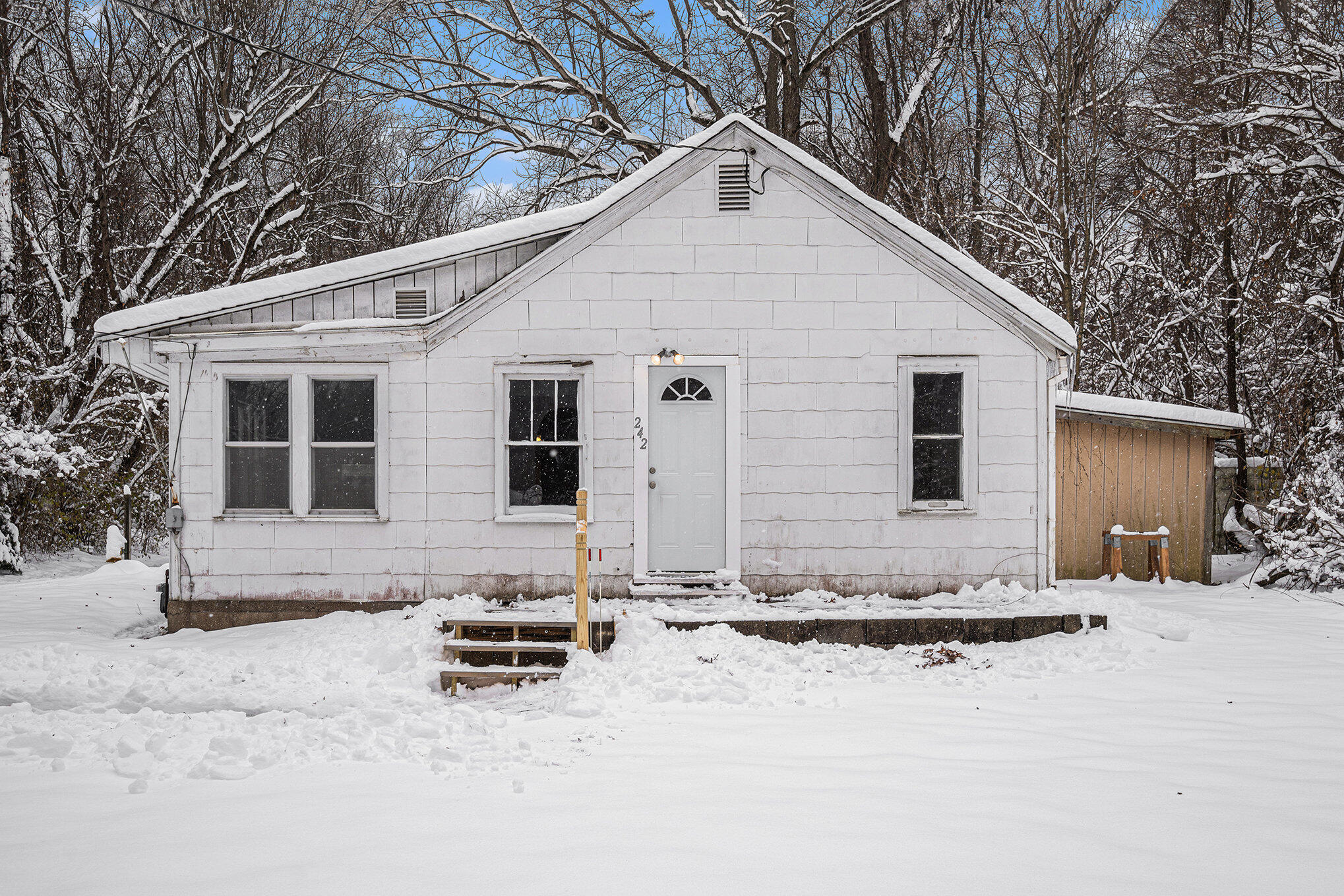 242 Higgins Street Property Photo 1