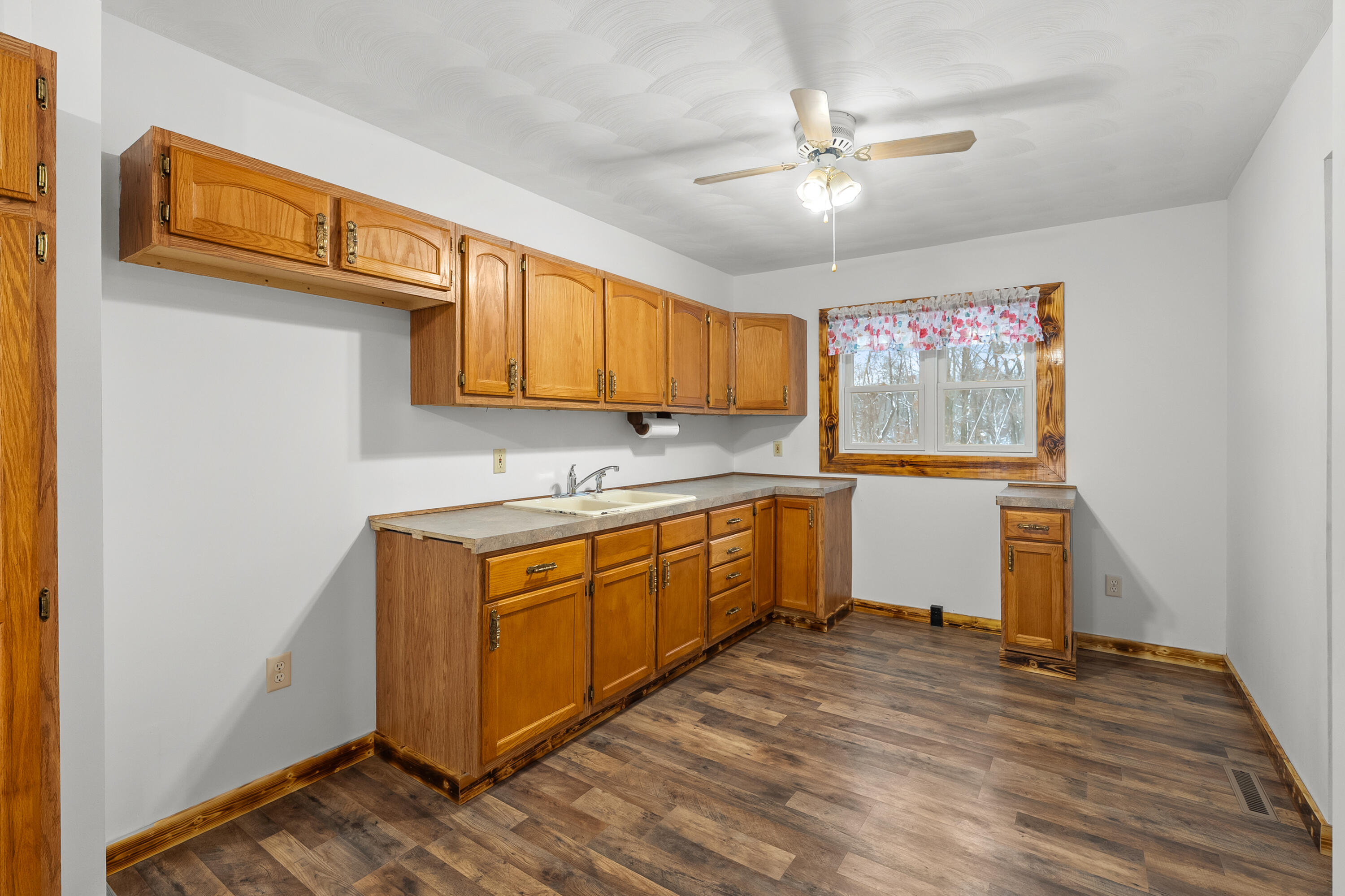 1707 W Bristol Road Property Photo 31