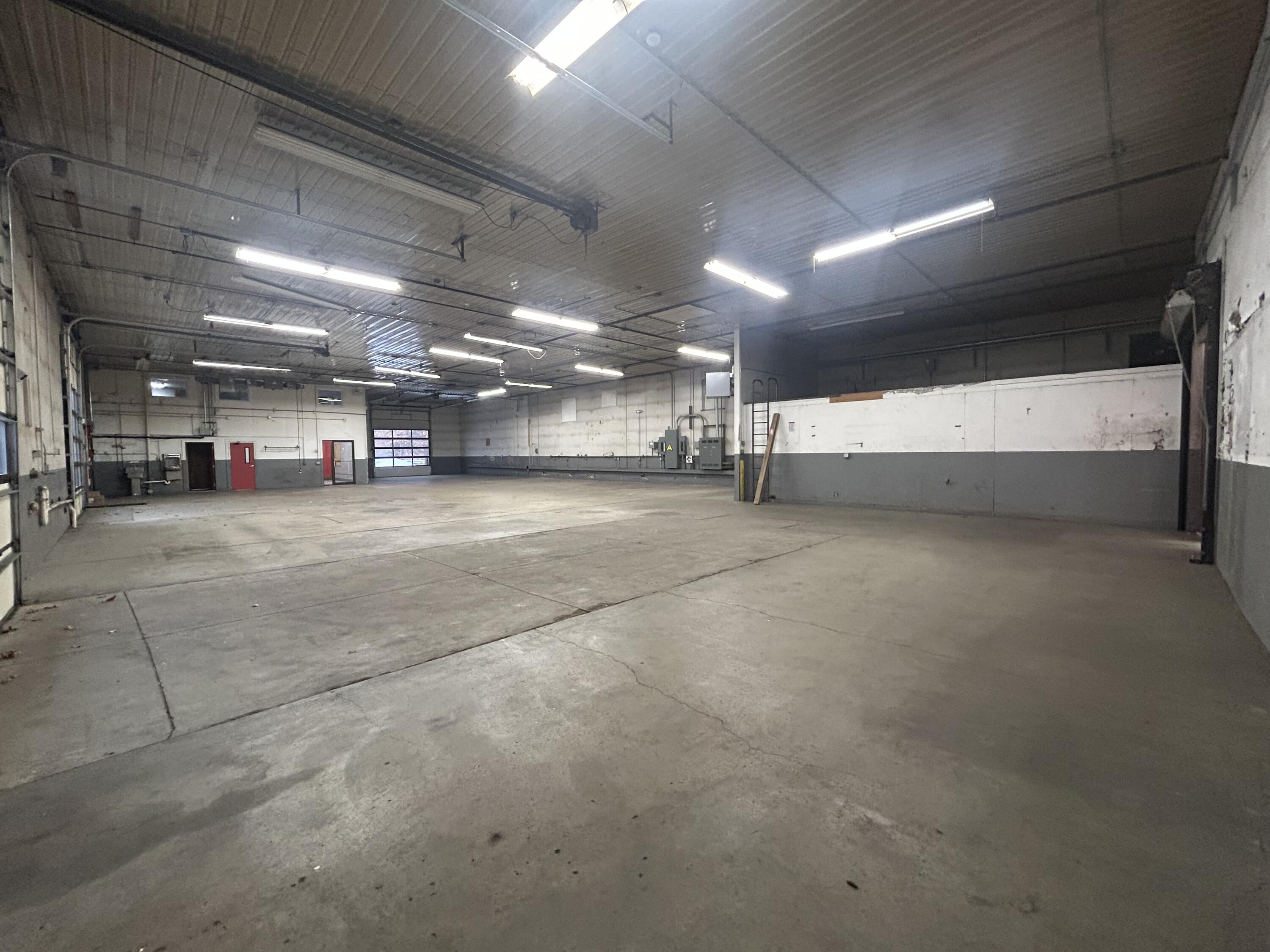 9350 Shaver Road Entire Bldg Property Photo 15