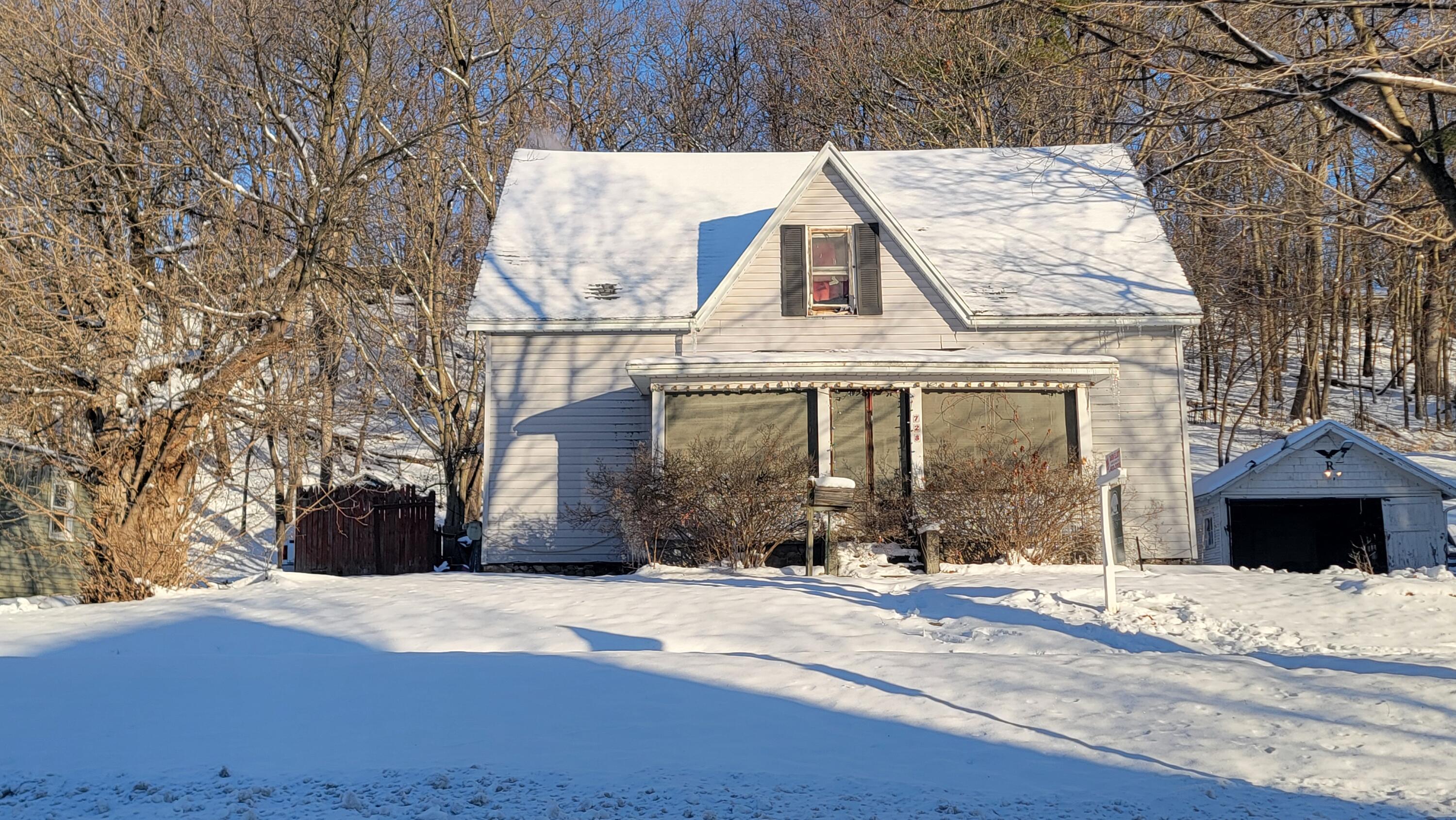 728 E Main Street Property Photo 1