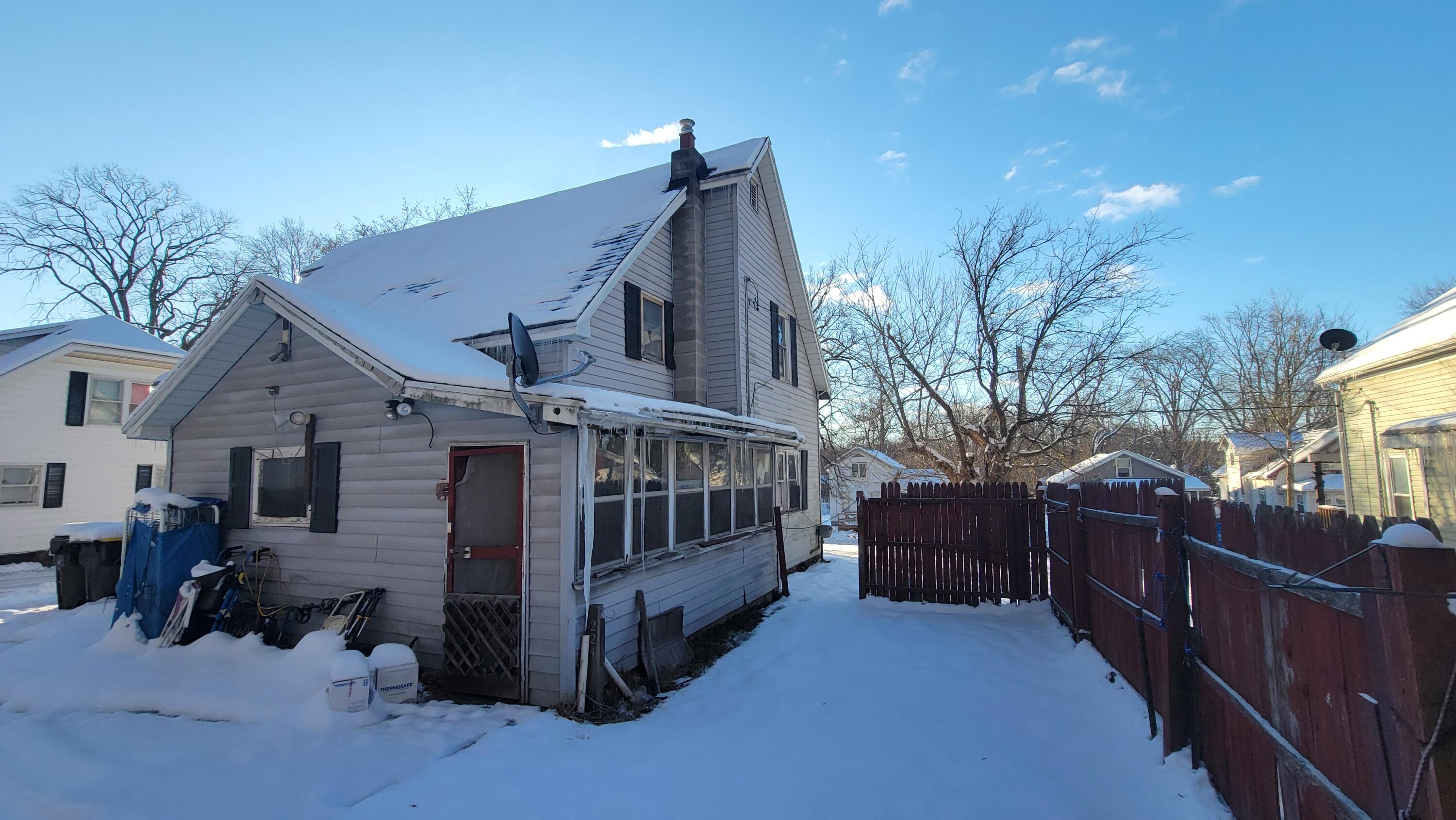 728 E Main Street Property Photo 4
