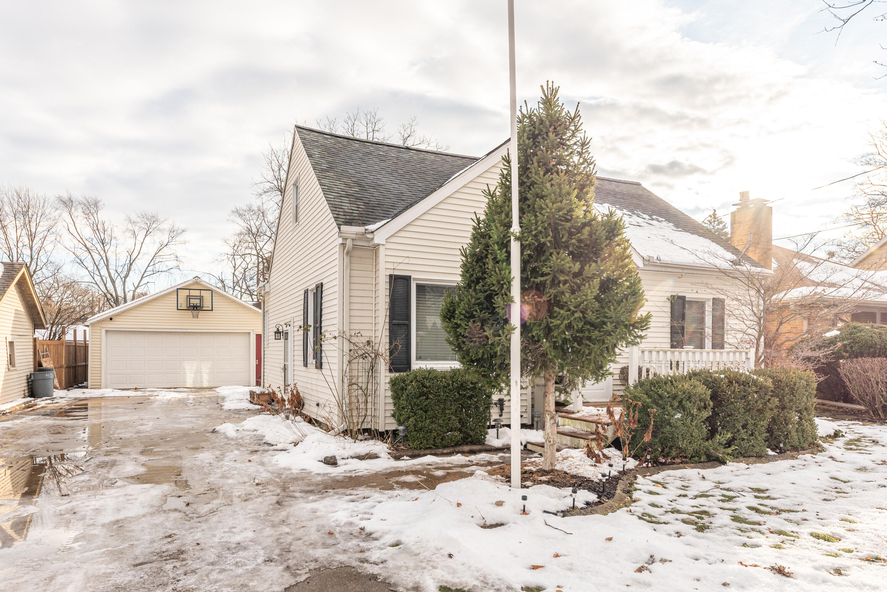 1005 S Wisner Street Property Photo 3