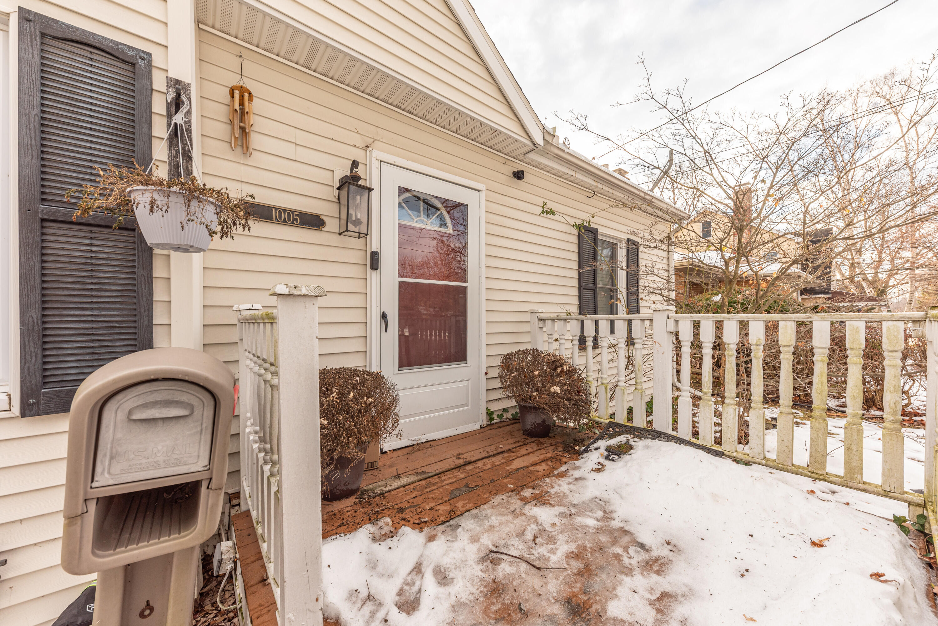 1005 S Wisner Street Property Photo 4