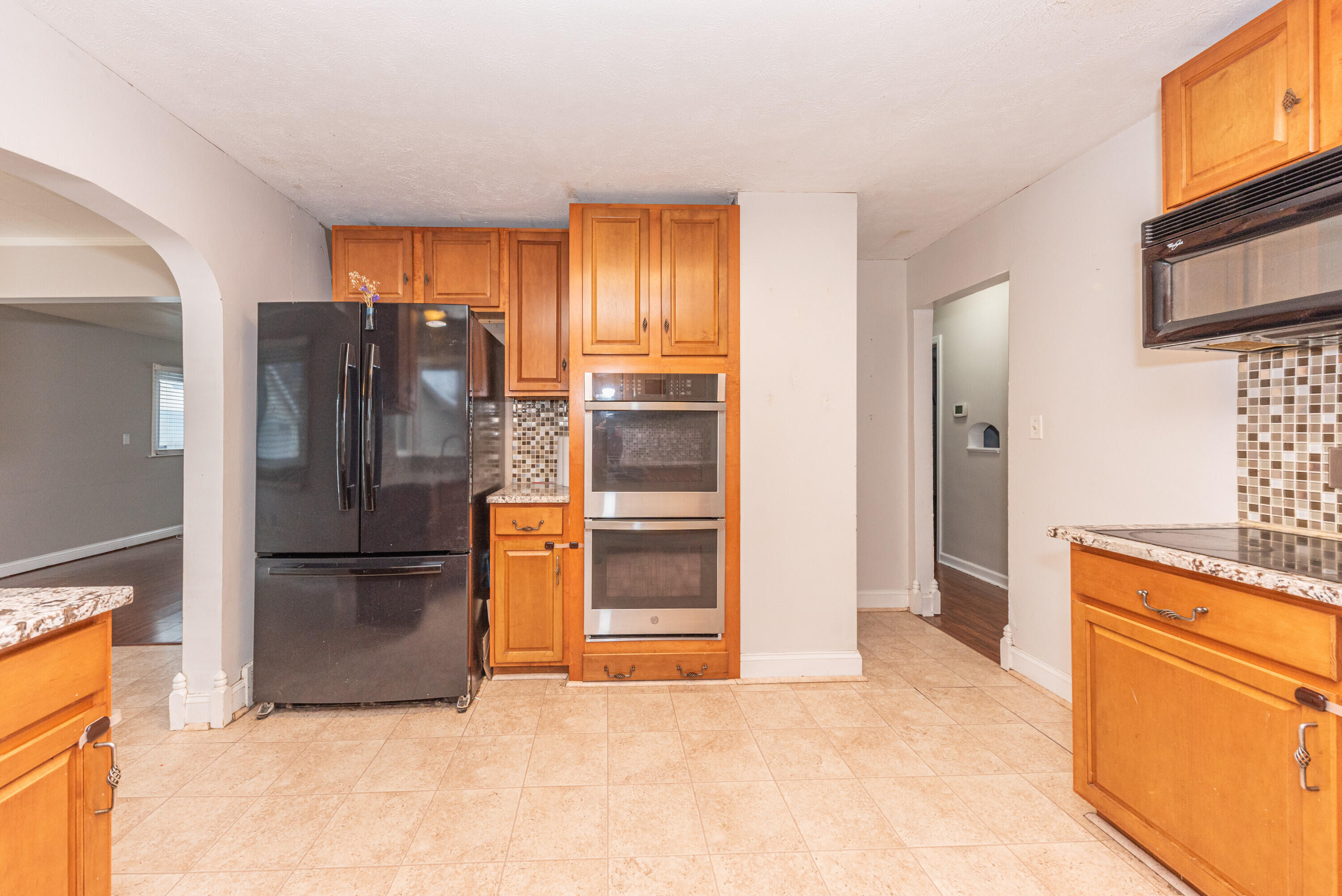 1005 S Wisner Street Property Photo 9