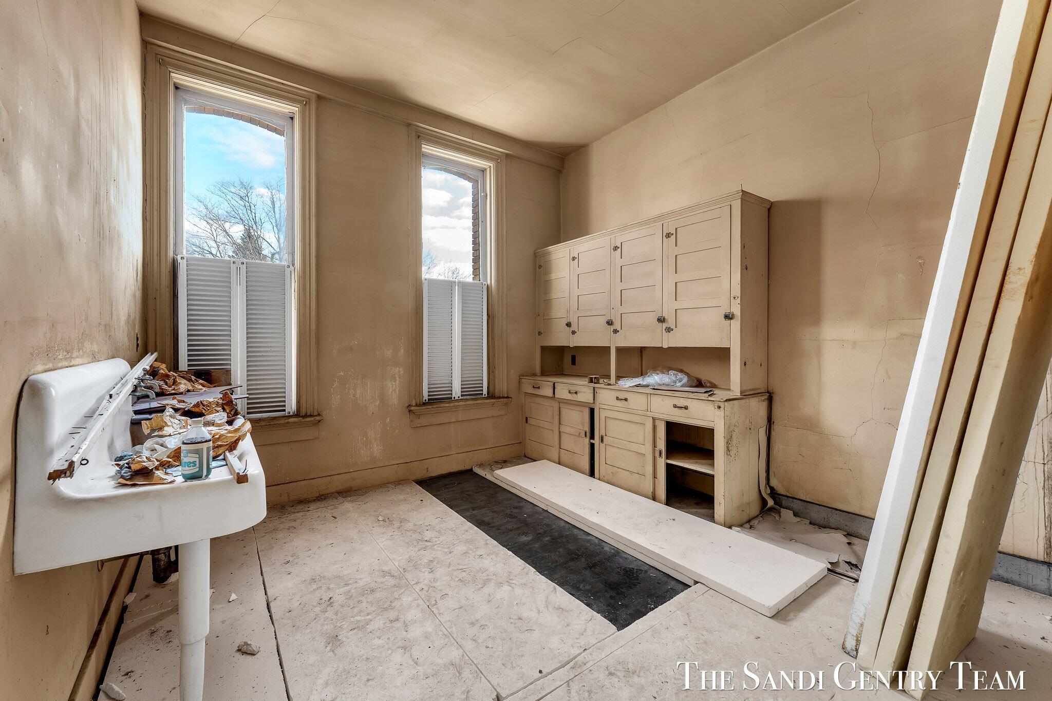 327 S Hancock Street Property Photo 27