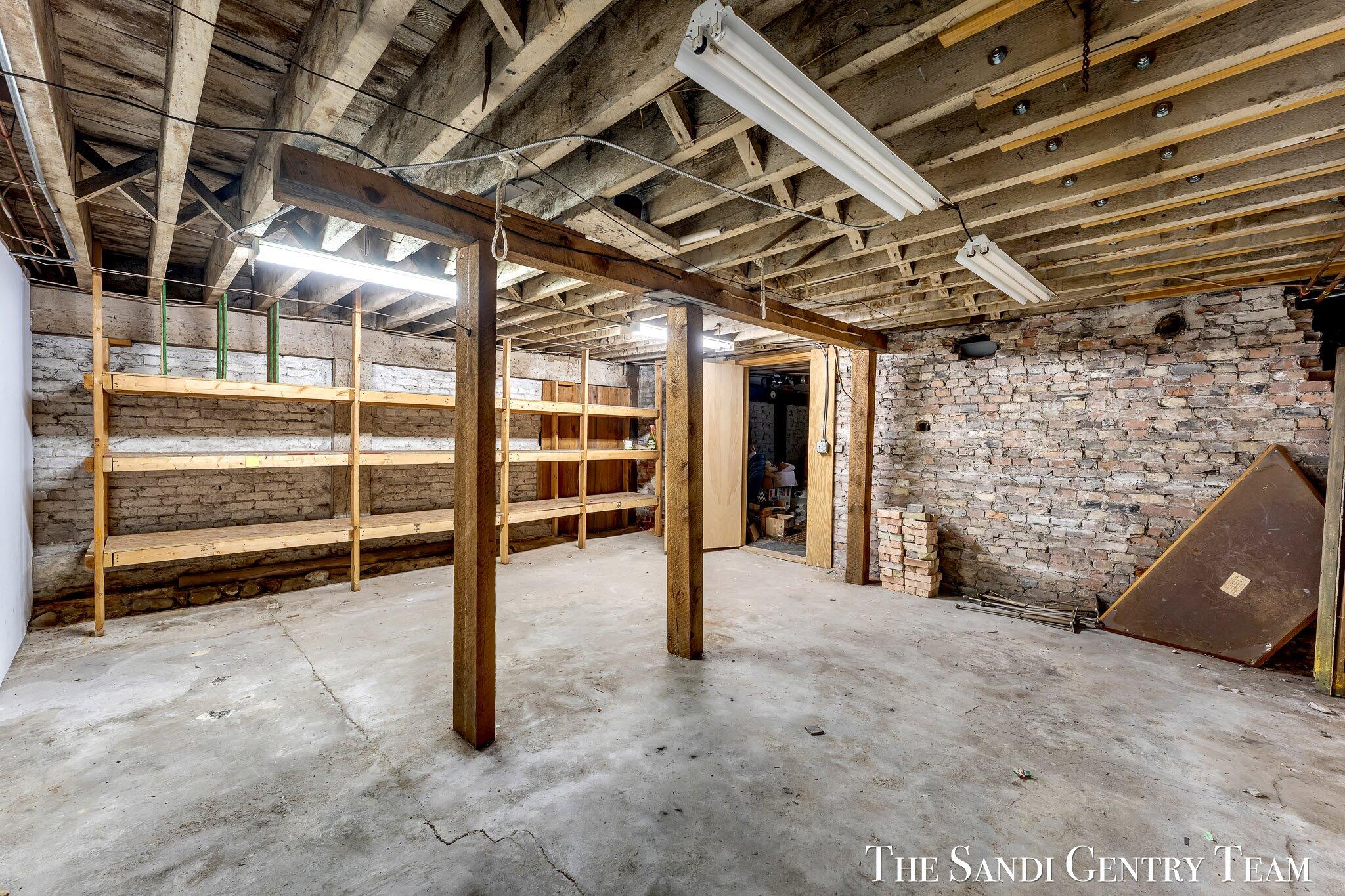 327 S Hancock Street Property Photo 31