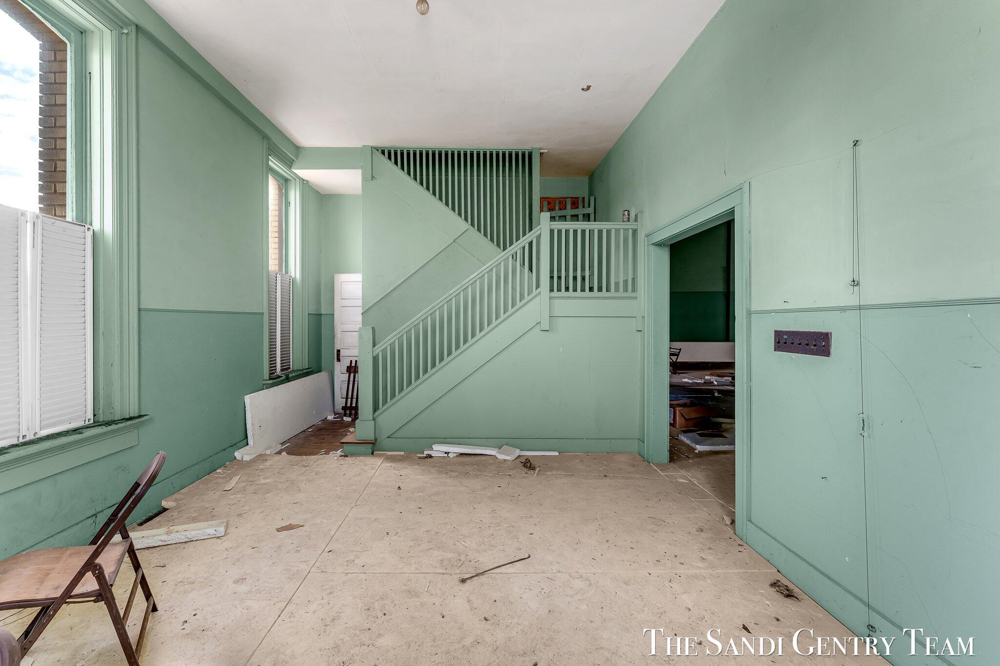 327 S Hancock Street Property Photo 33