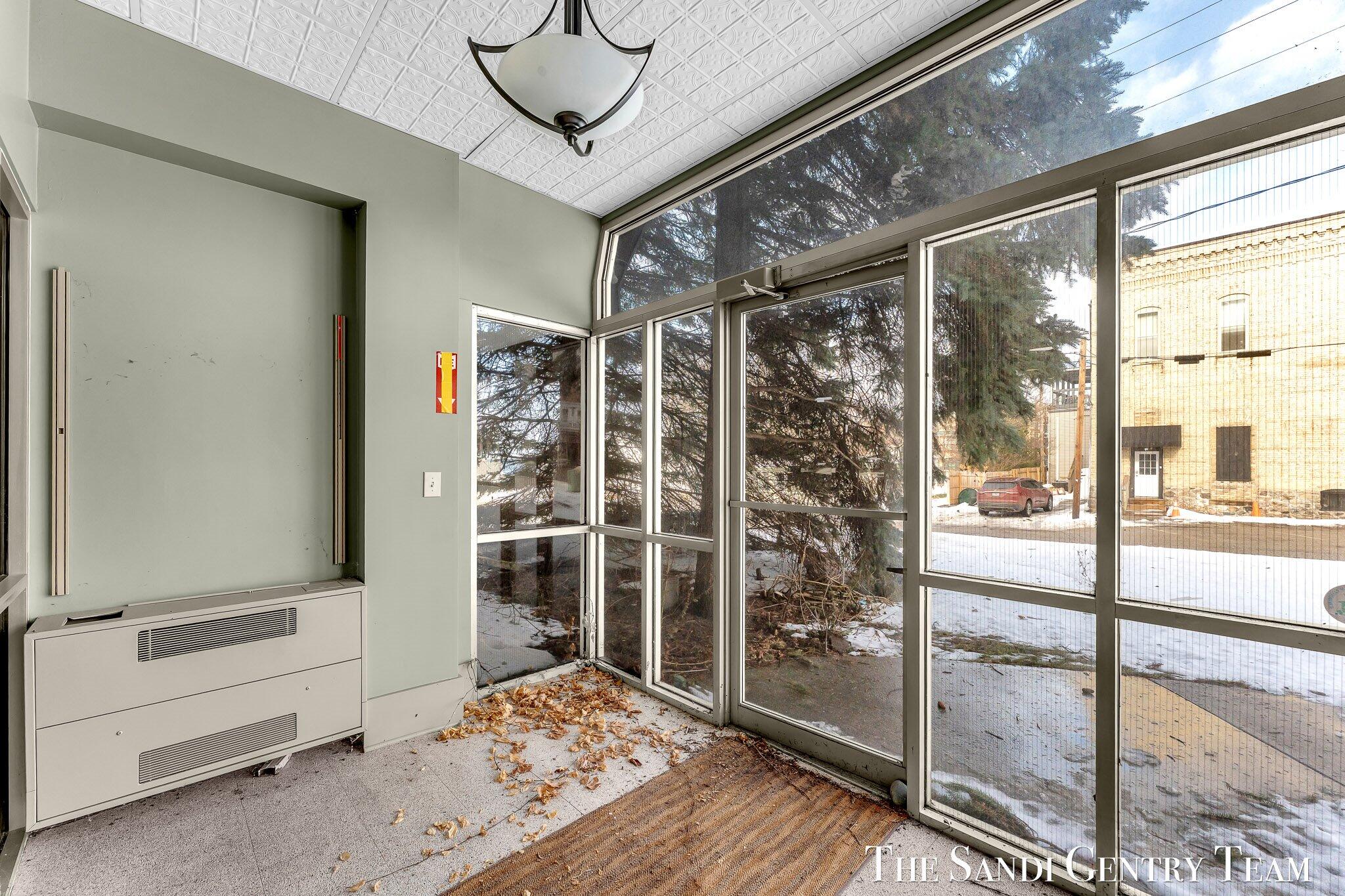 327 S Hancock Street Property Photo 38