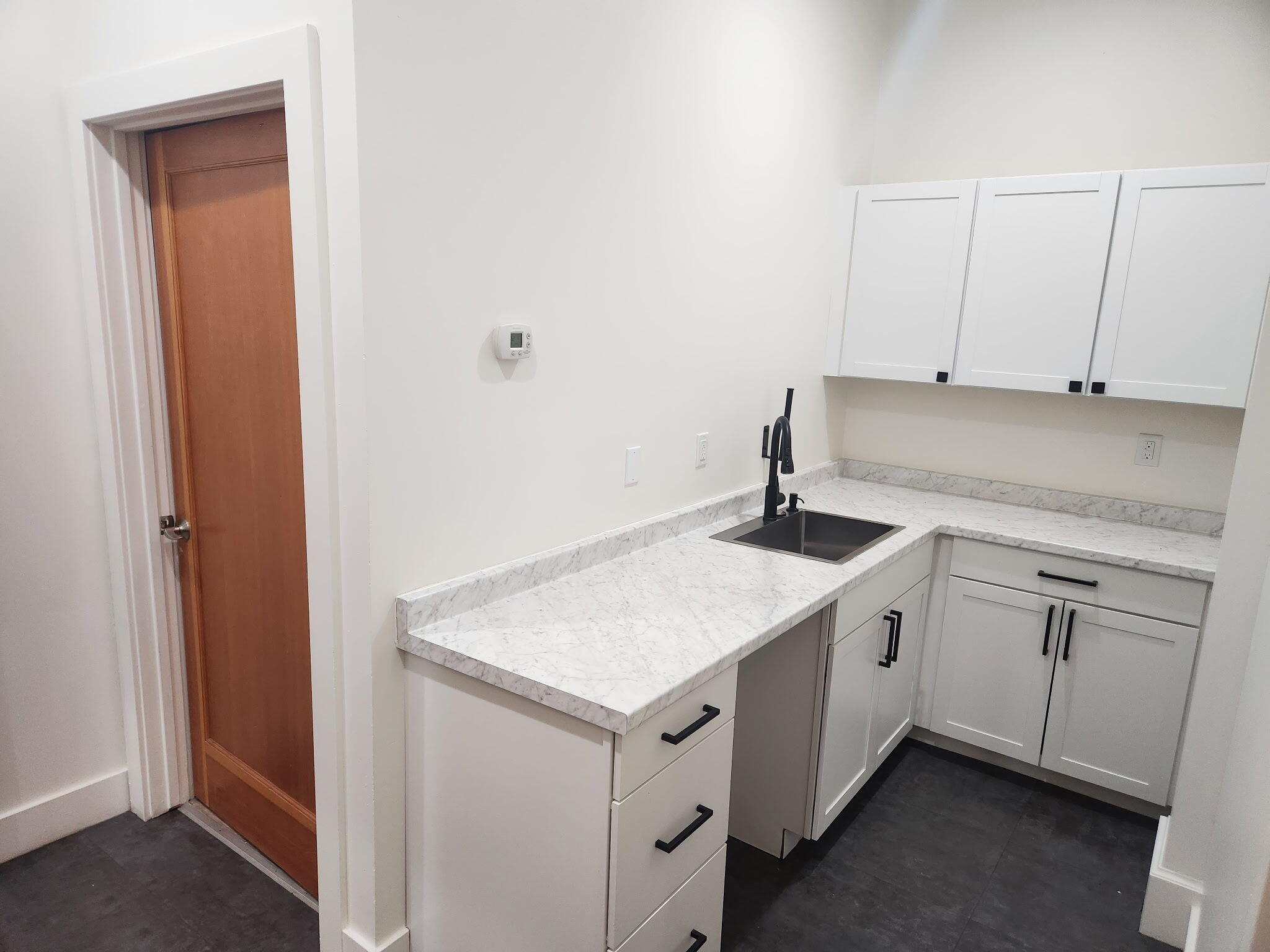224 S River Avenue 1st Floor Property Photo 6