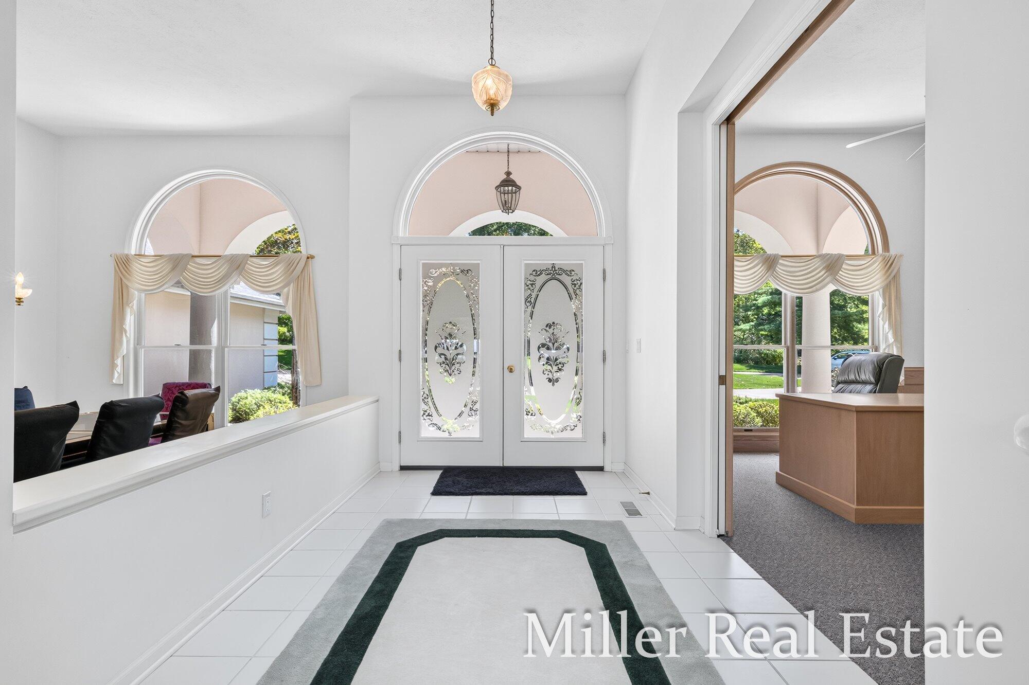 660 Indian Hills Drive Property Photo 4