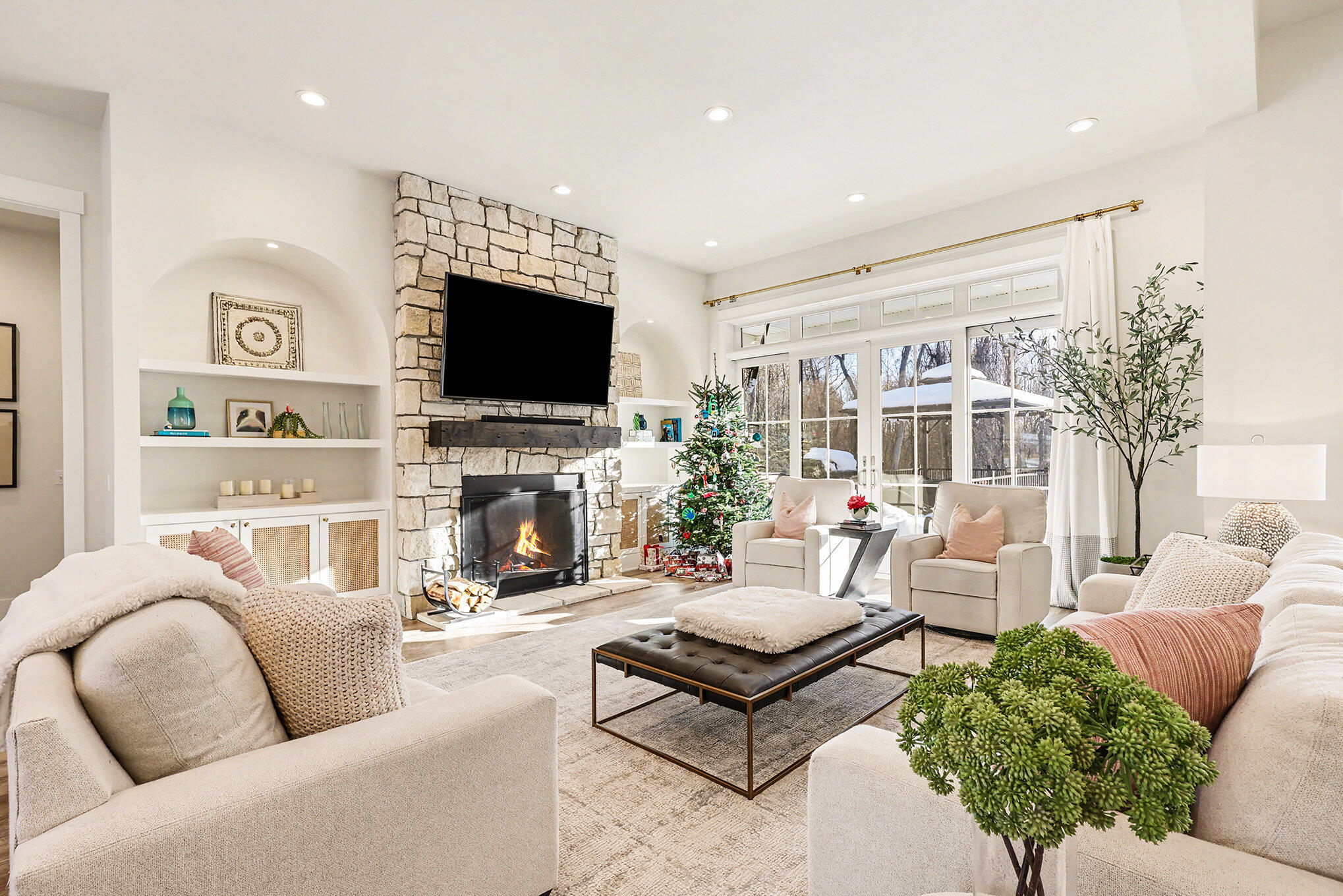 15080 Steve's Drive Property Photo 2