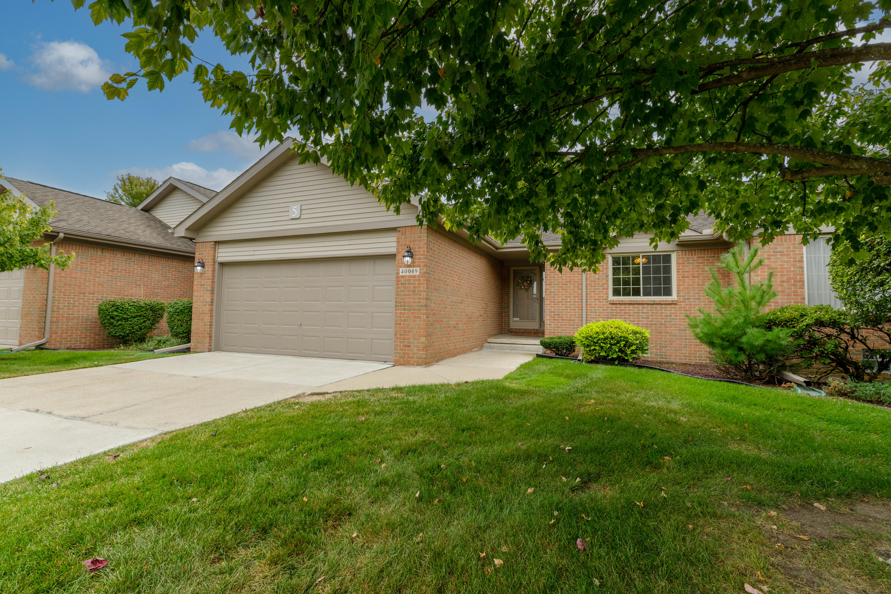 40049 Rolling Green Court Property Photo 2