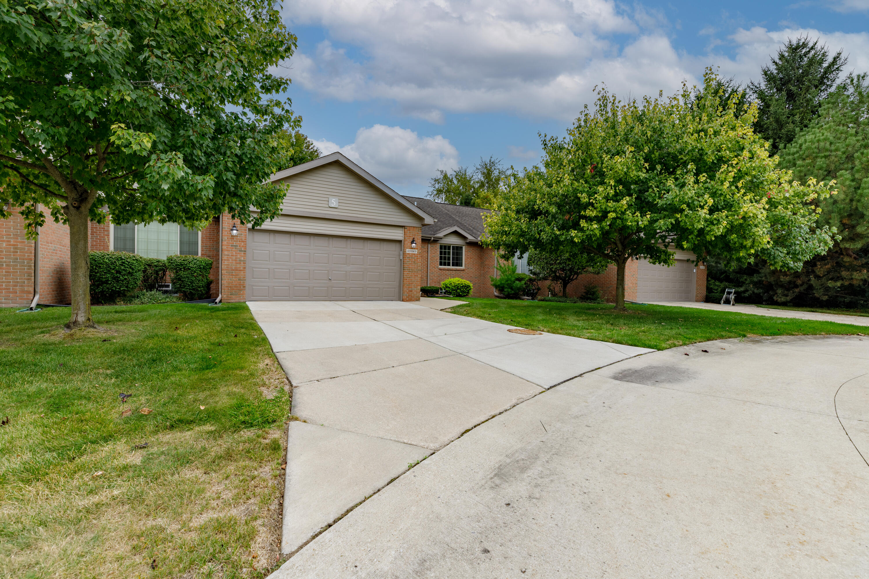 40049 Rolling Green Court Property Photo 3