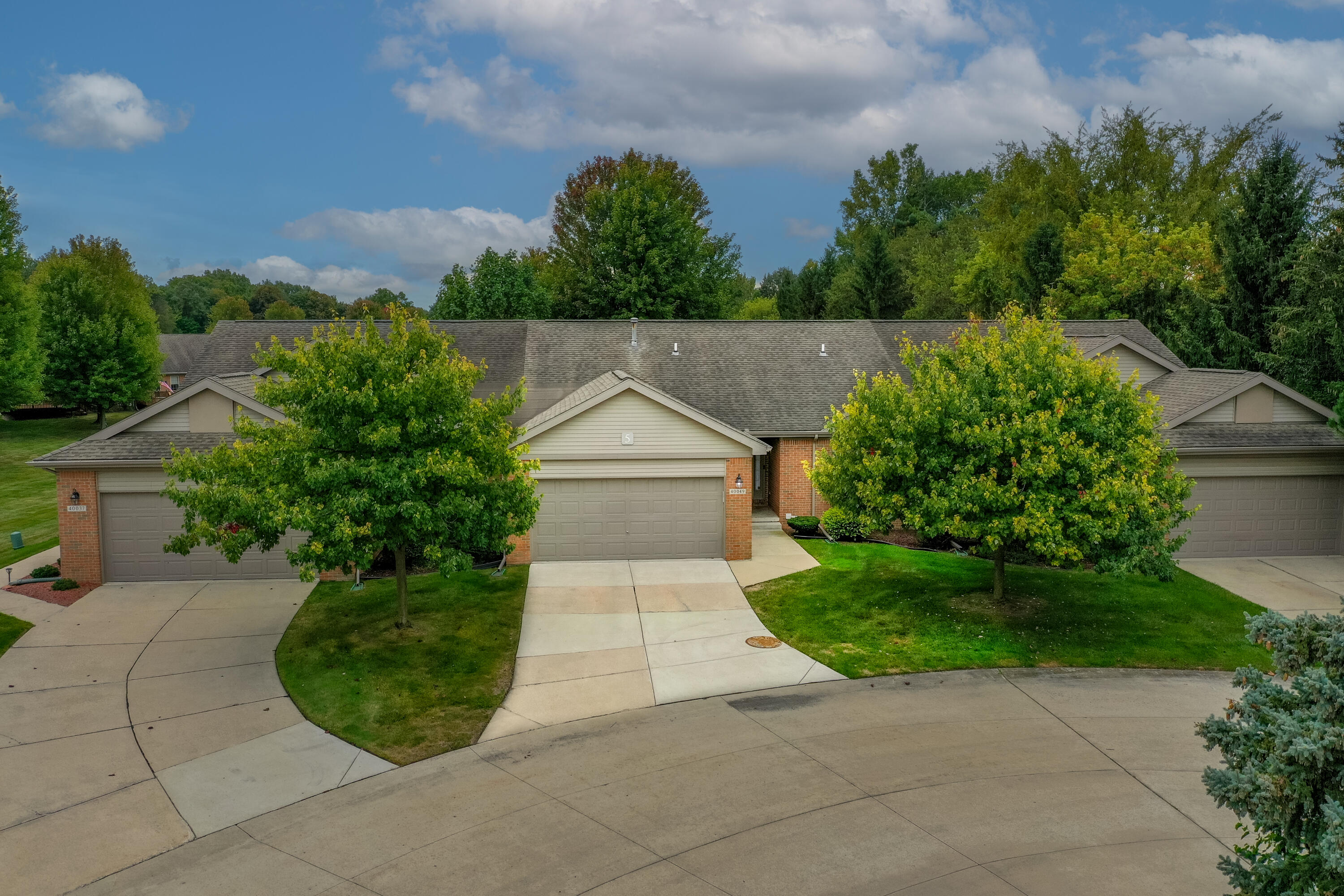 40049 Rolling Green Court Property Photo 4