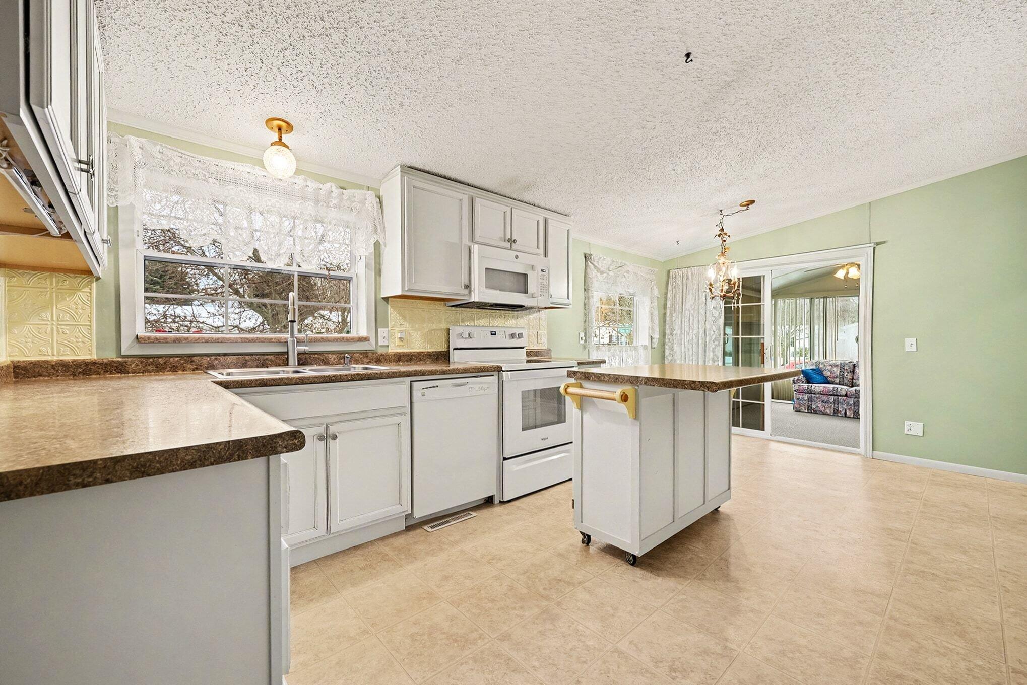 1330 Windridge Lane Property Photo 4