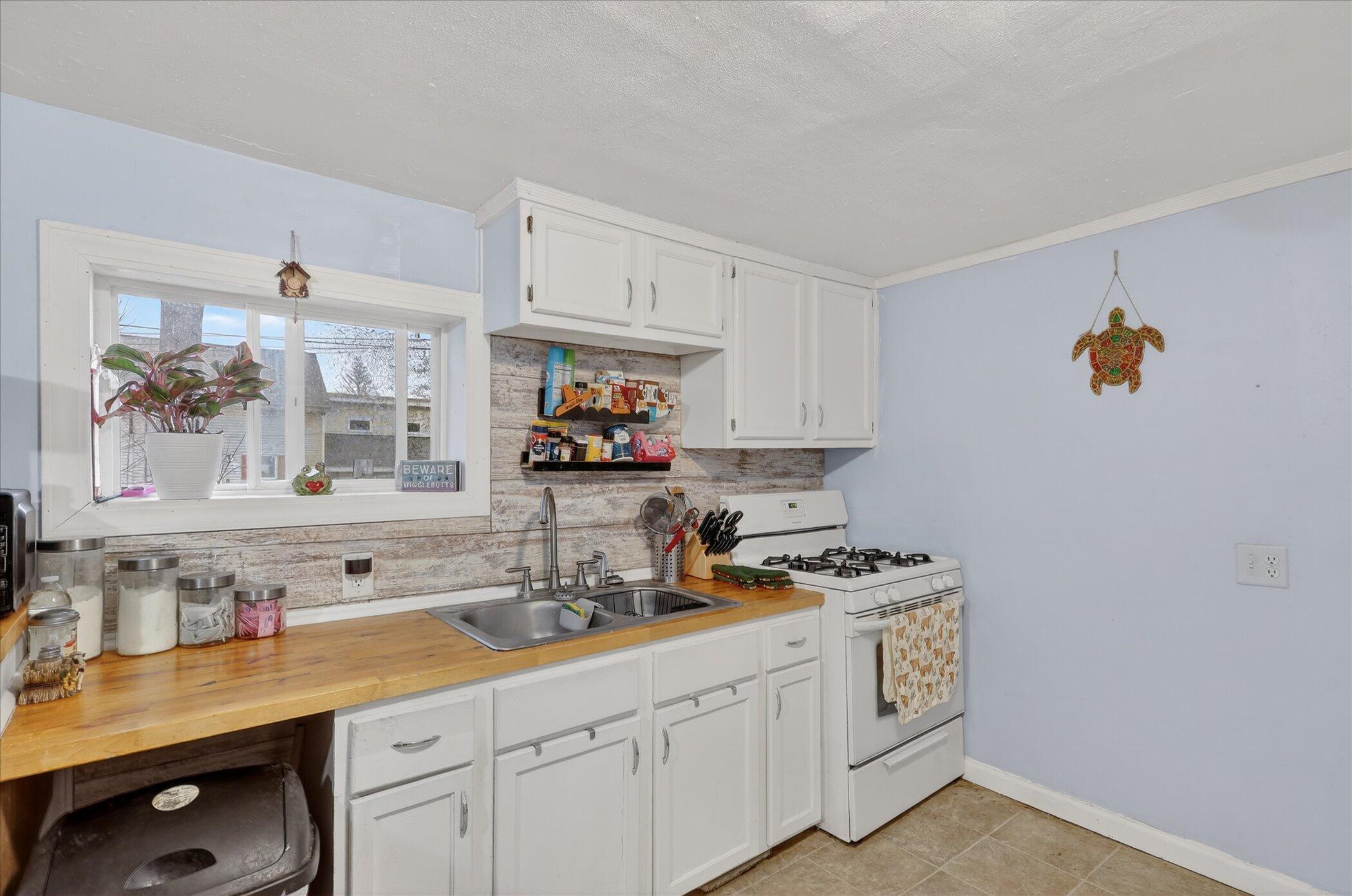 620 E Green Street Property Photo 3