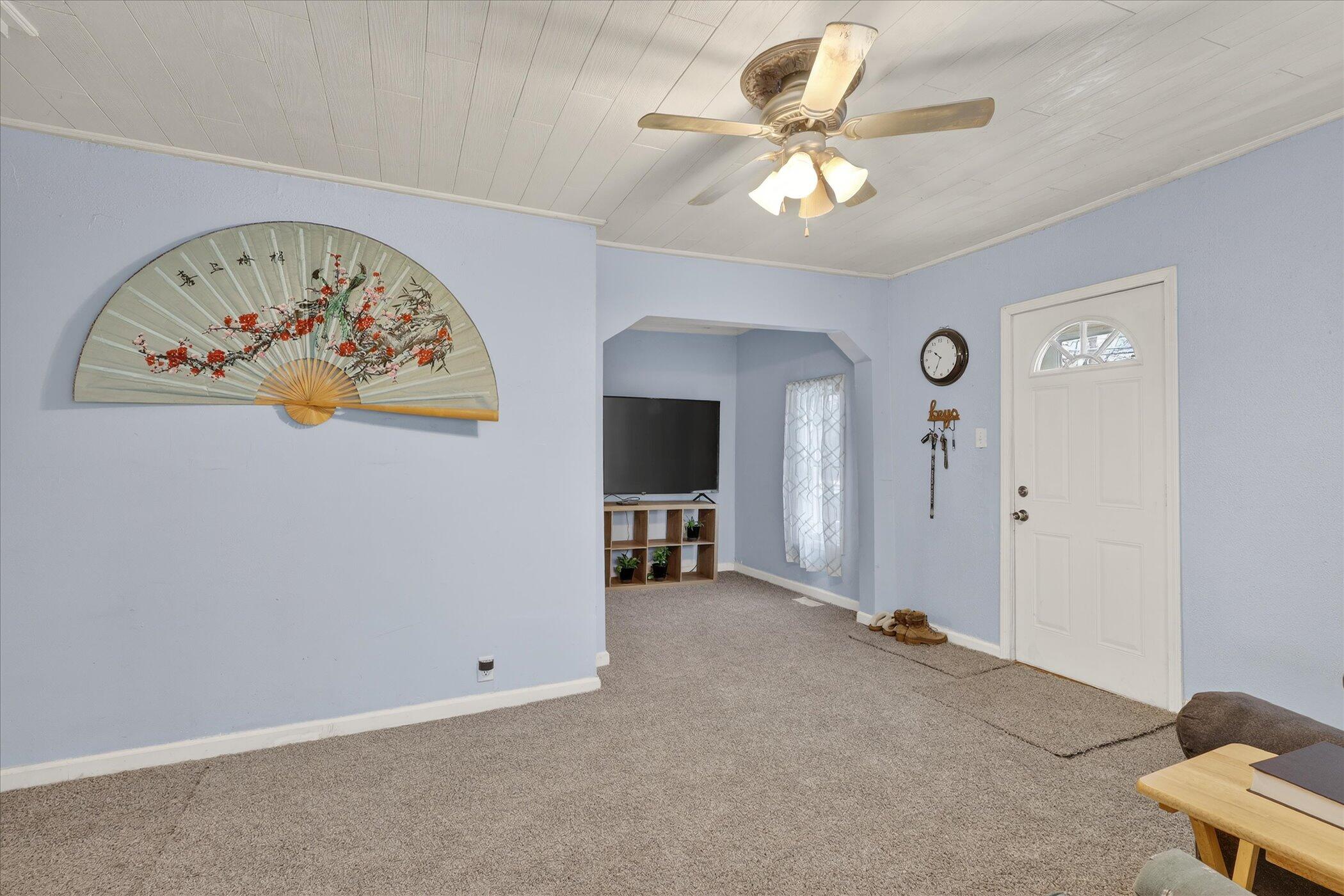 620 E Green Street Property Photo 6