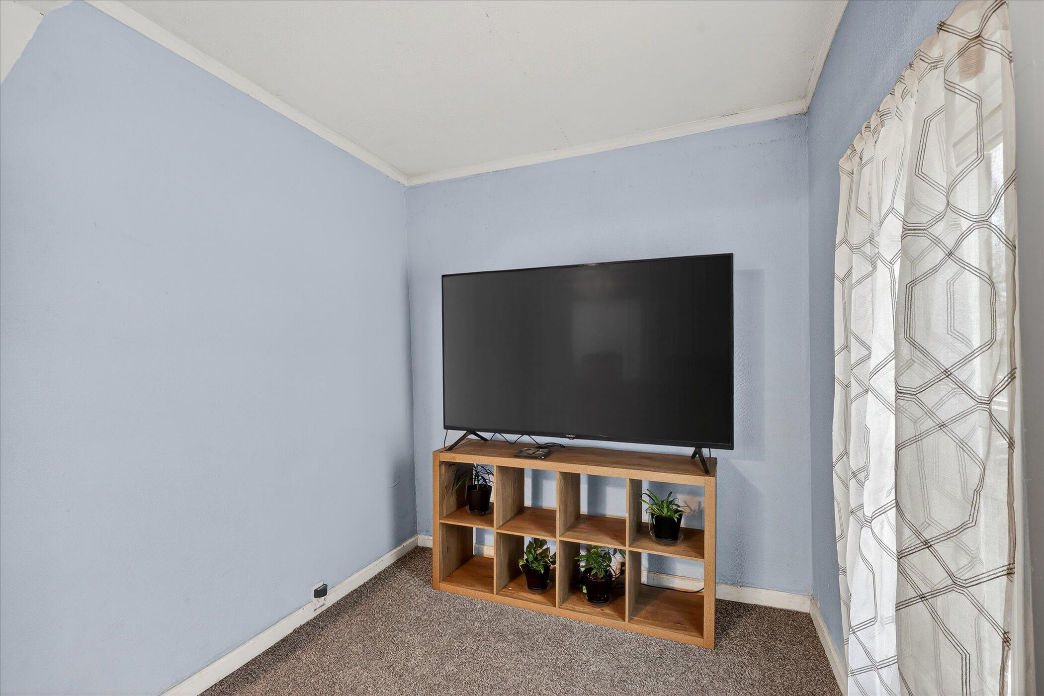 620 E Green Street Property Photo 7